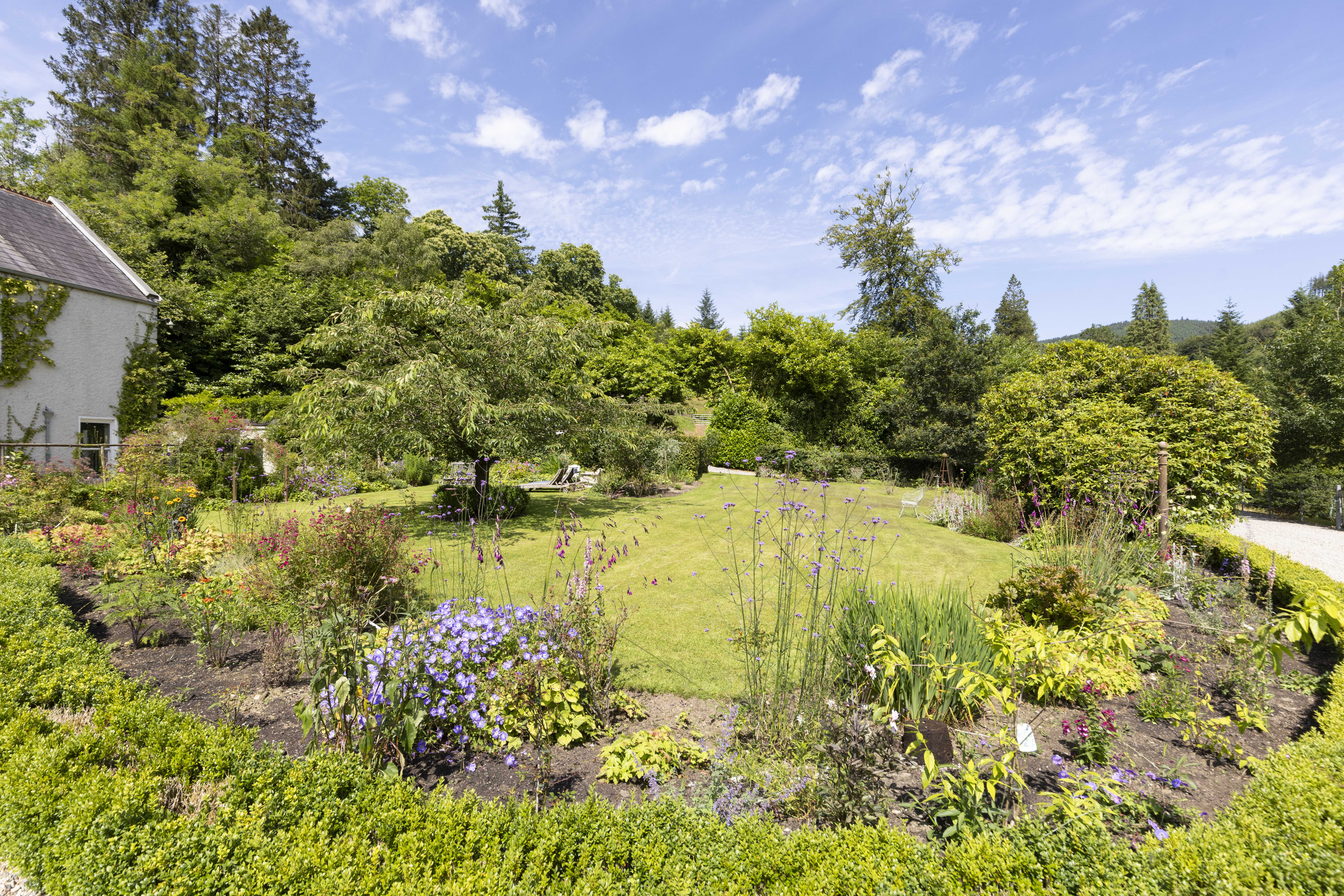 6 Bedroom Estate's Image 45