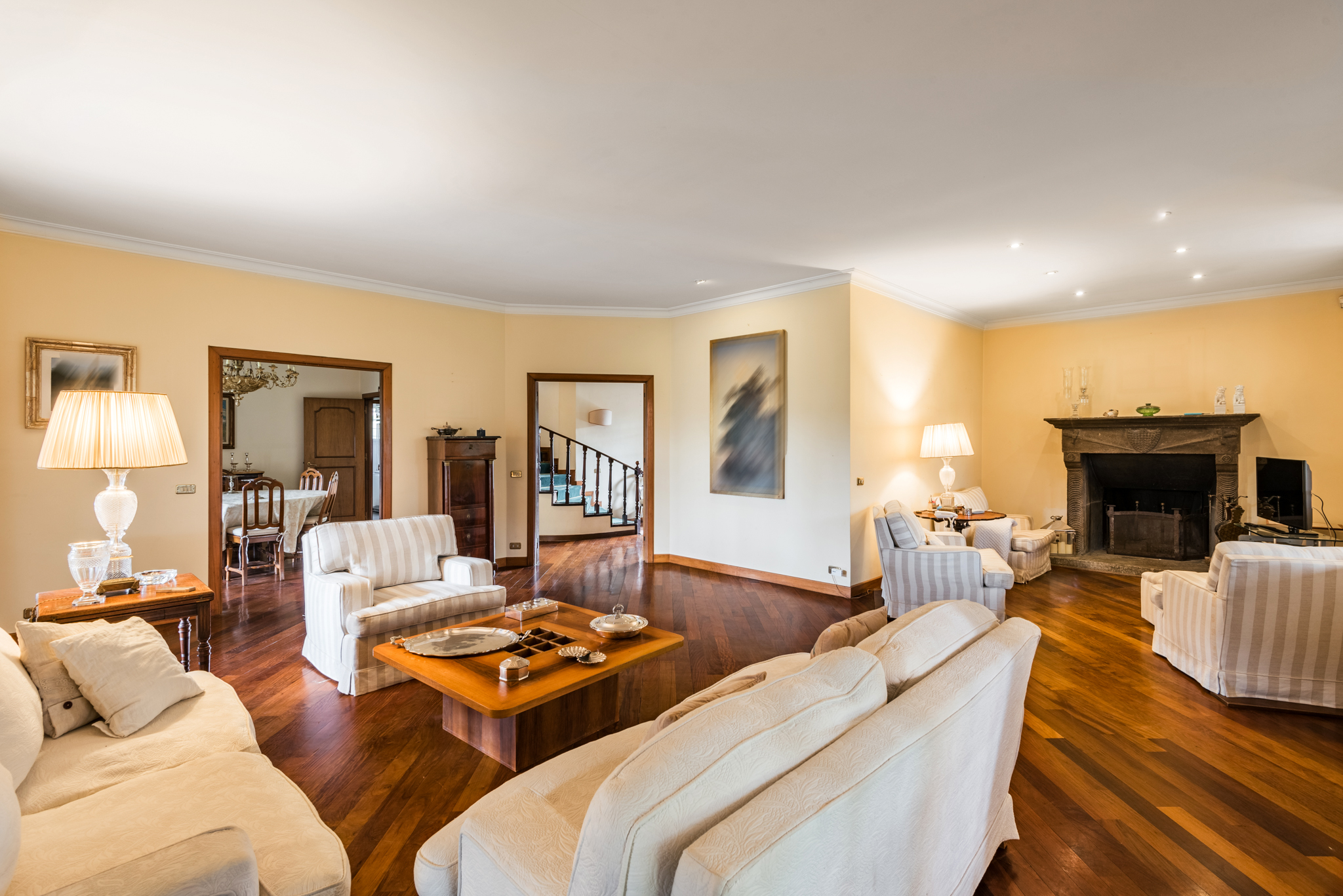 5 Bedroom Villa/Townhouse's Image 3