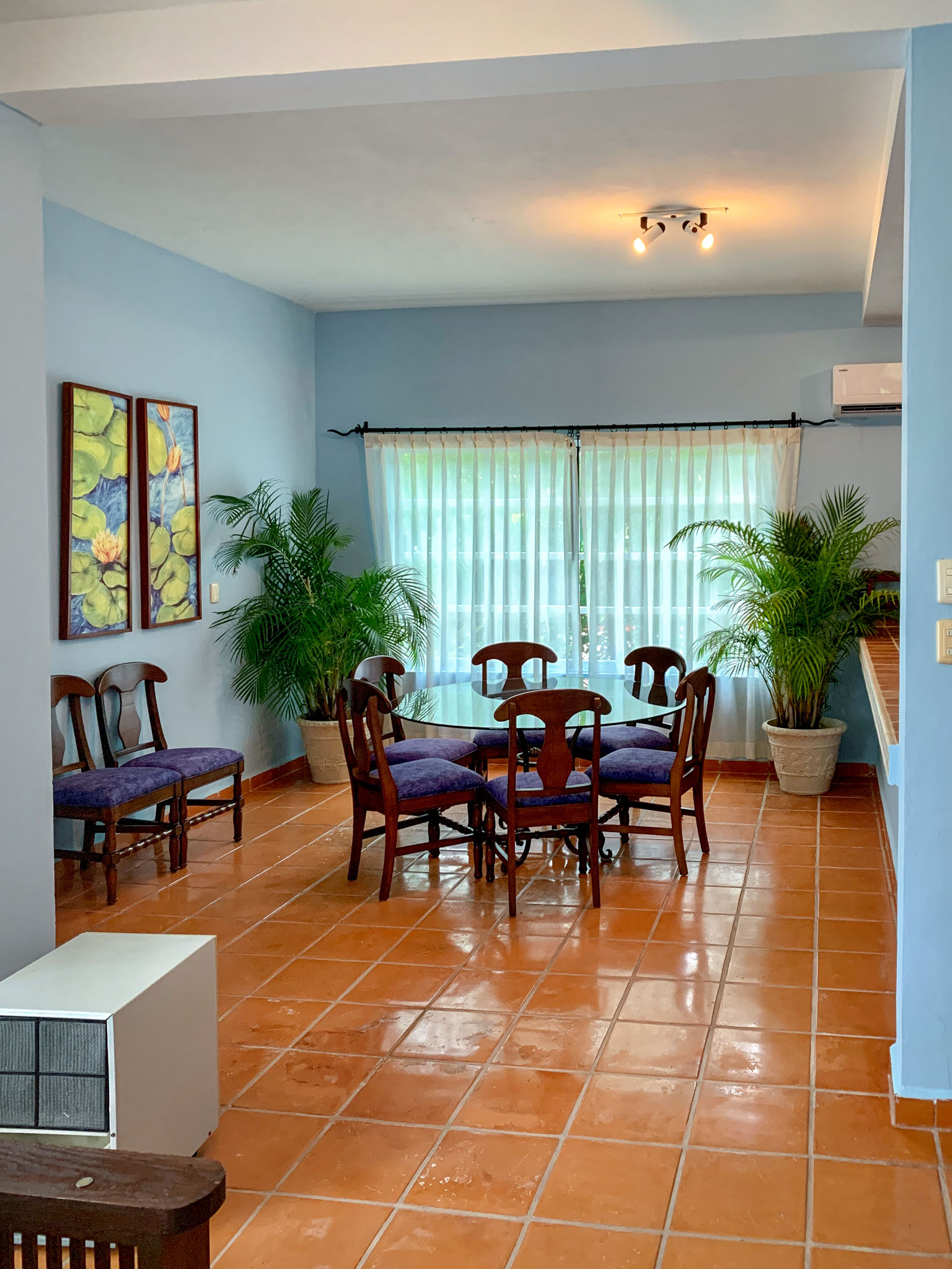 6 Bedroom Single Family Home/House's Image 7