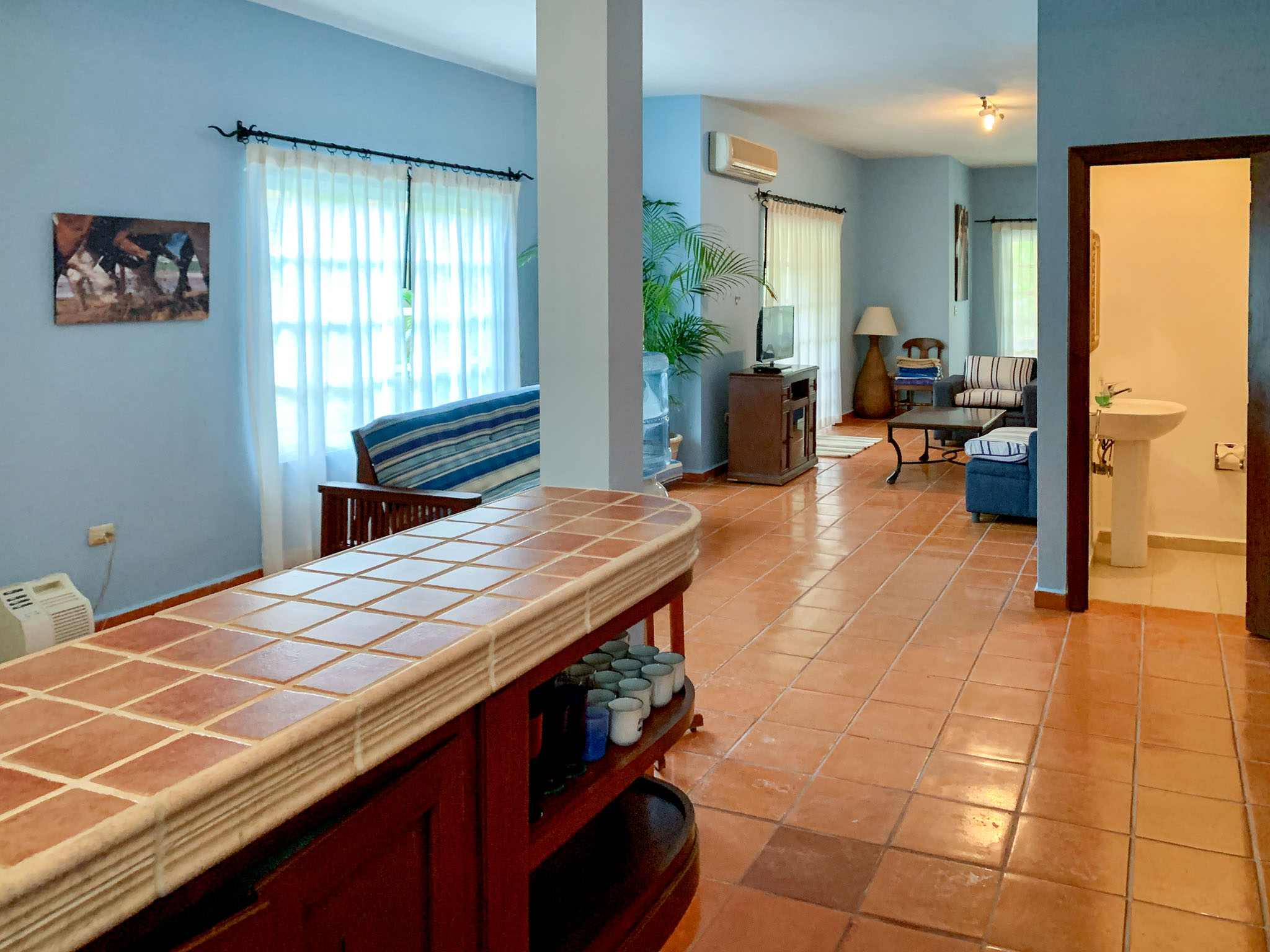 6 Bedroom Single Family Home/House's Image 12