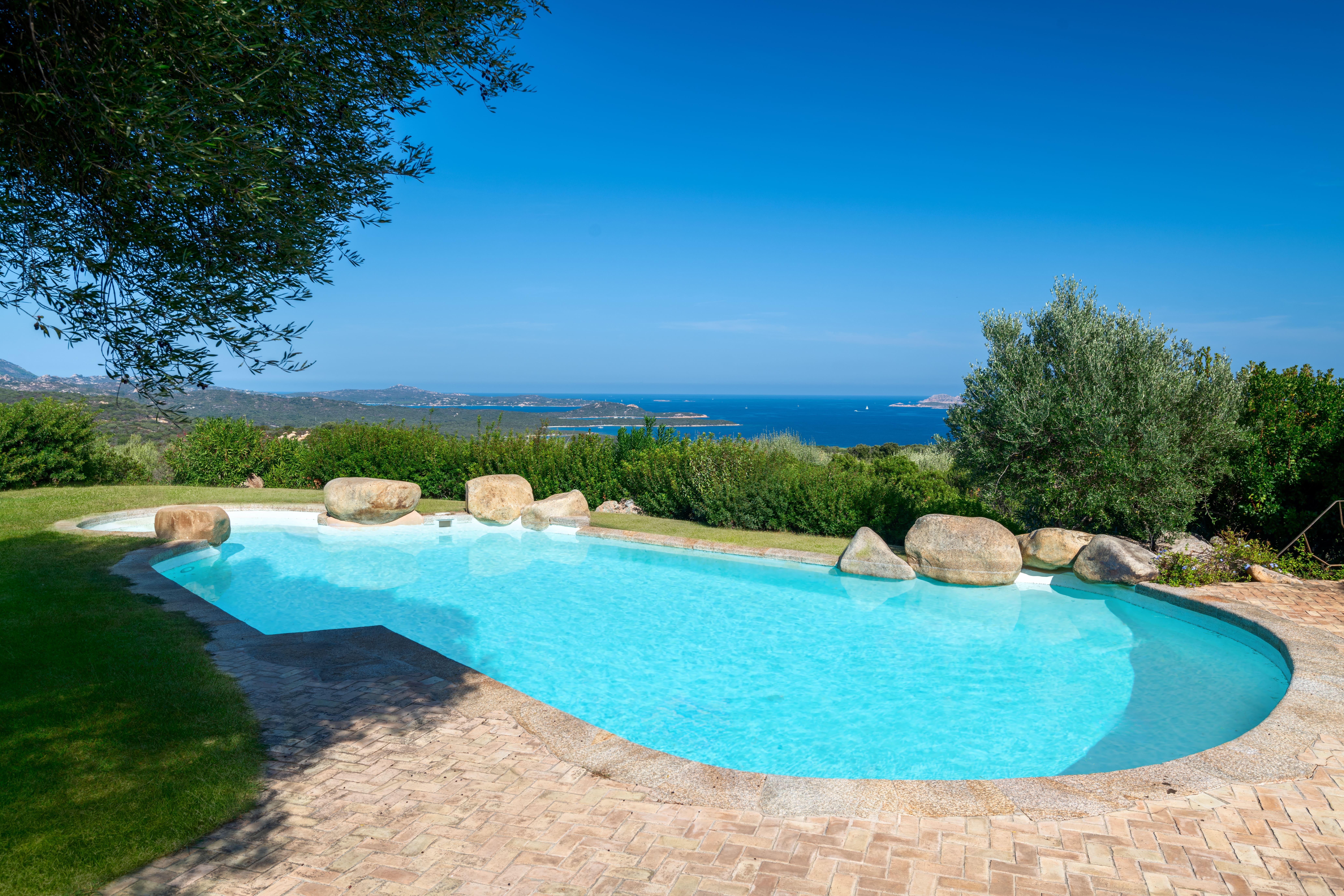 6 Bedroom Estate's Image 6