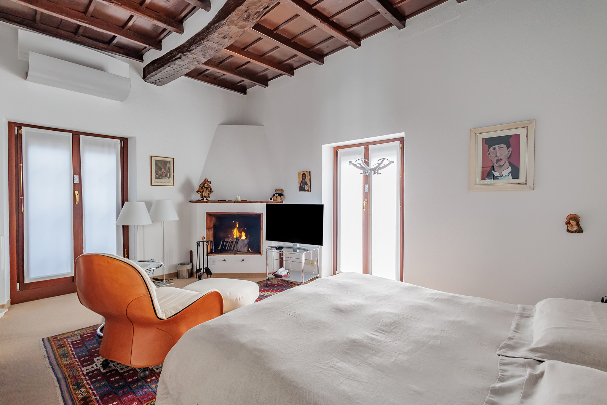 8 Bedroom Villa/Townhouse's Image 4