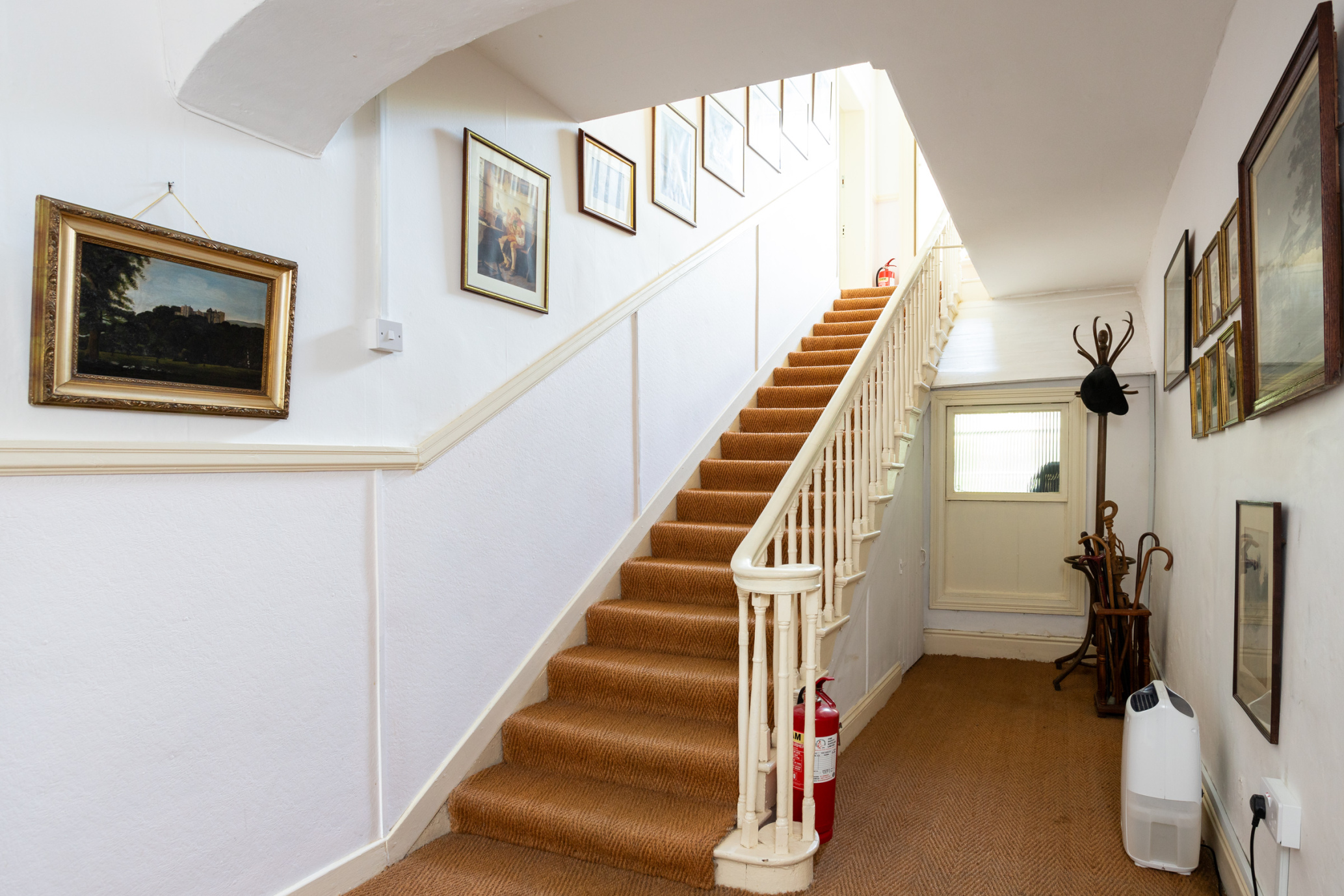 6 Bedroom Single Family Home/House's Image 18