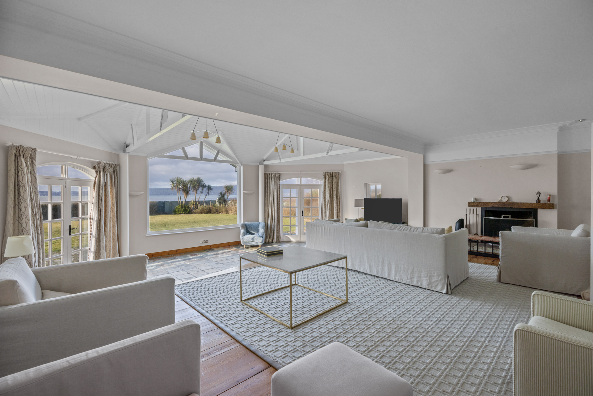6 Bedroom Single Family Home/House's Image 7