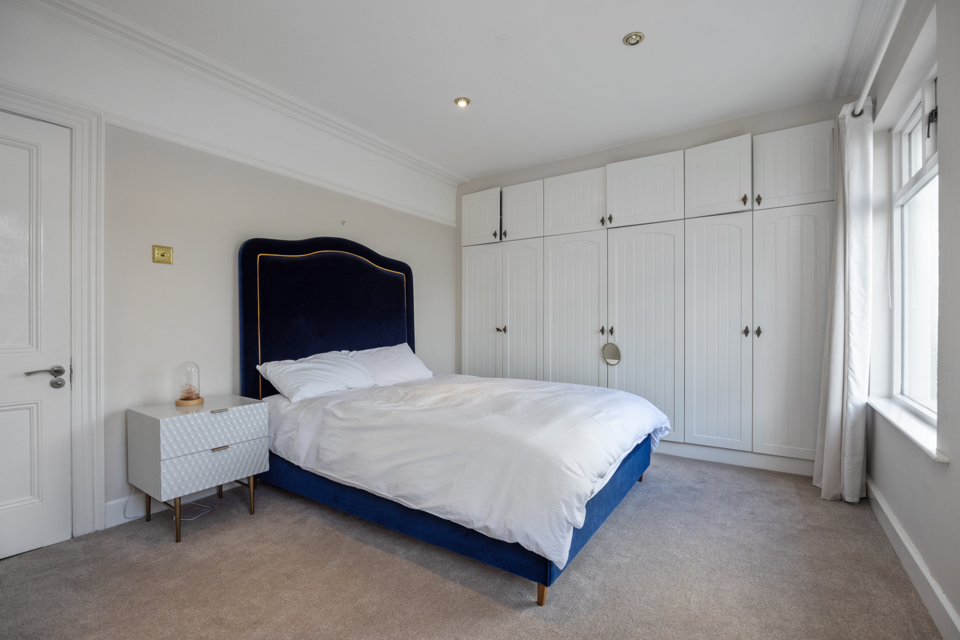 6 Bedroom Single Family Home/House's Image 23