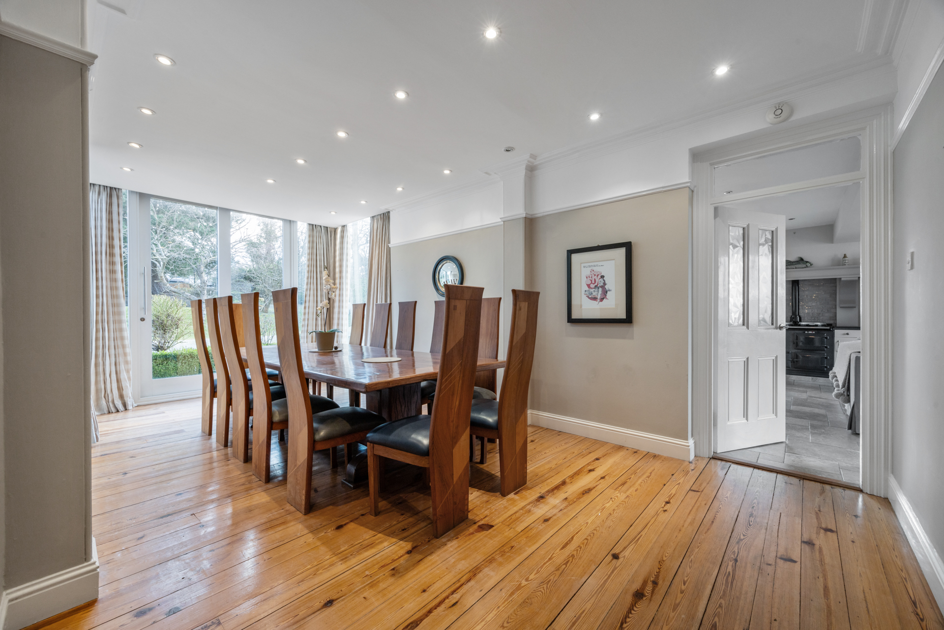 6 Bedroom Single Family Home/House's Image 11