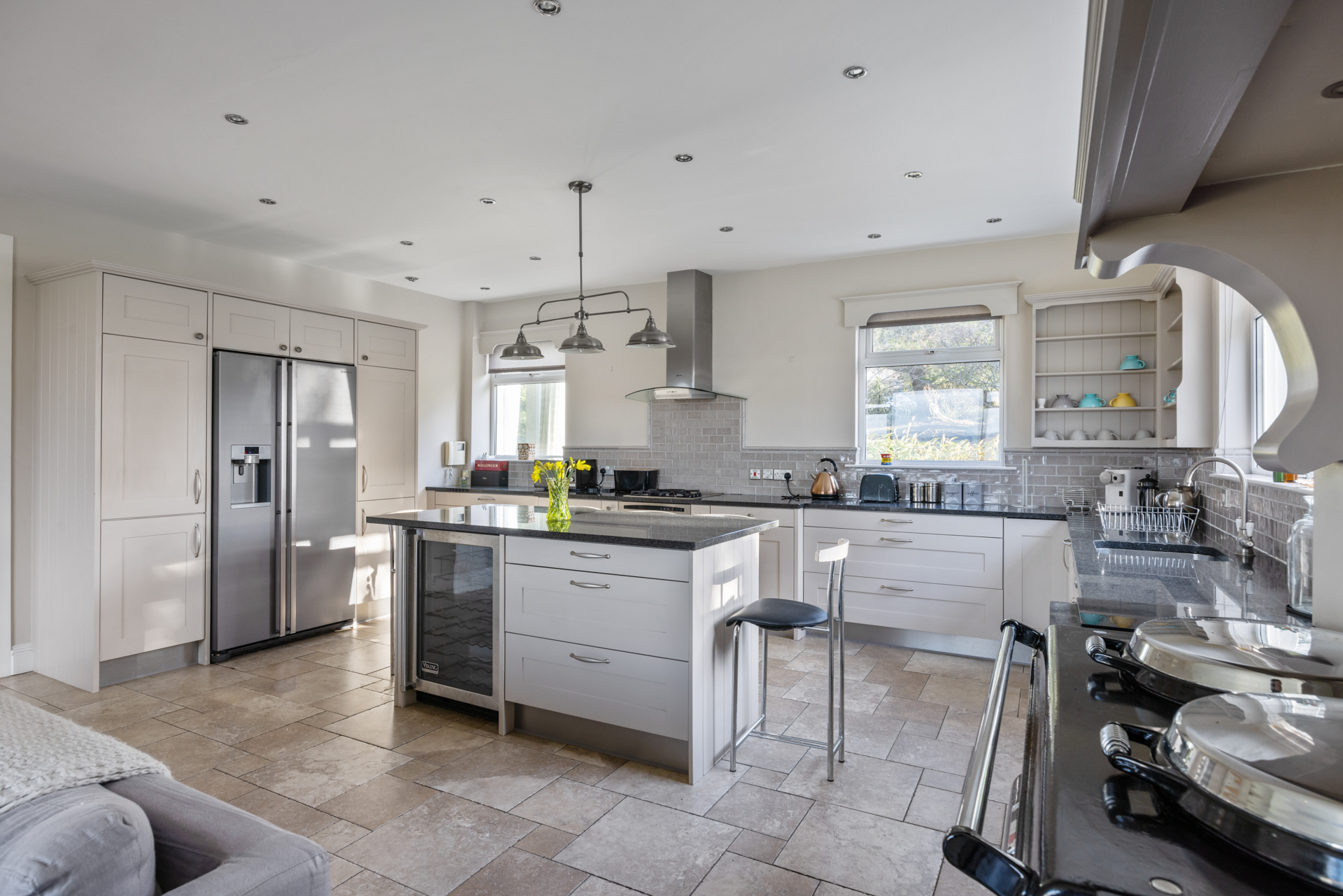 6 Bedroom Single Family Home/House's Image 12