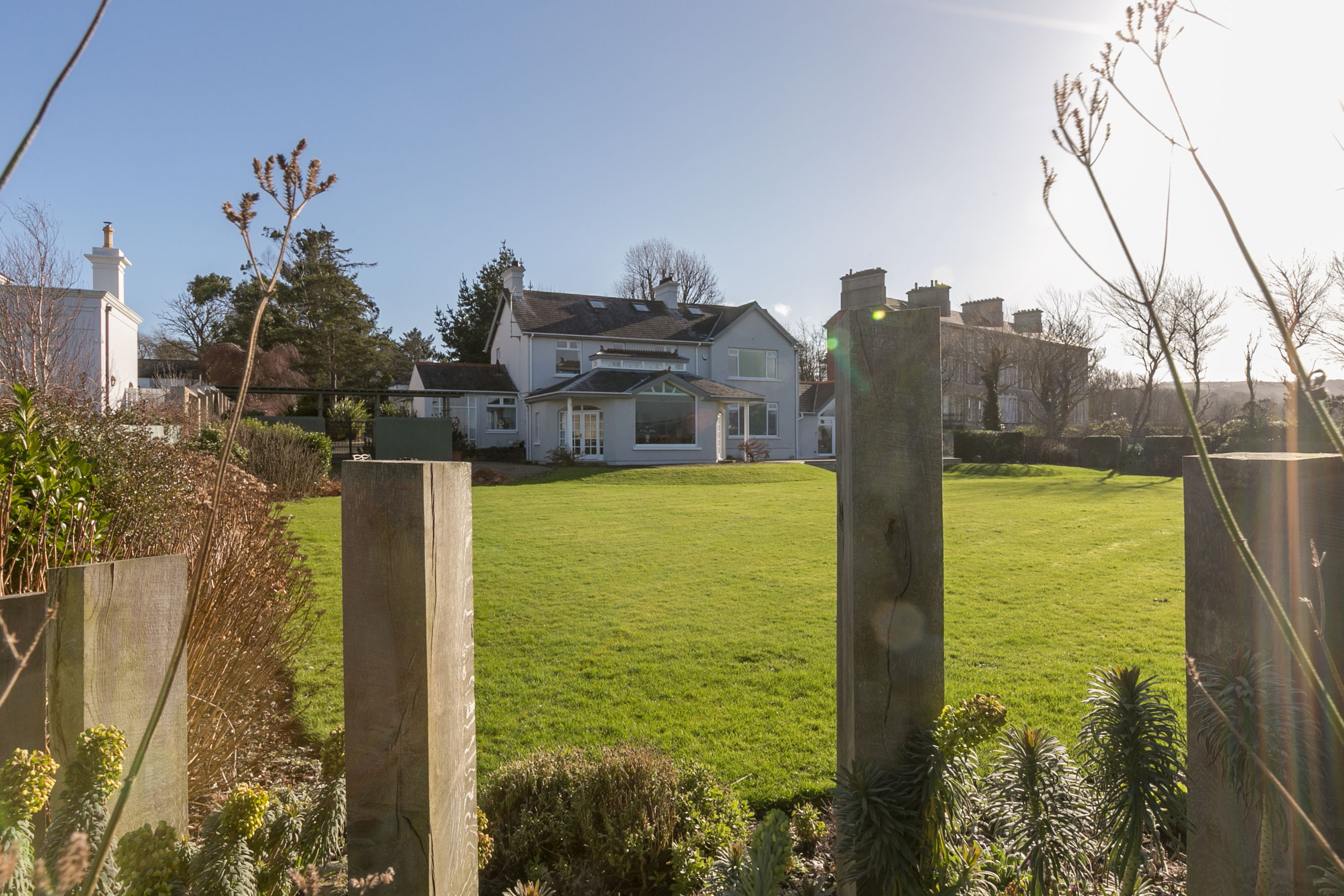 6 Bedroom Single Family Home/House's Image 3