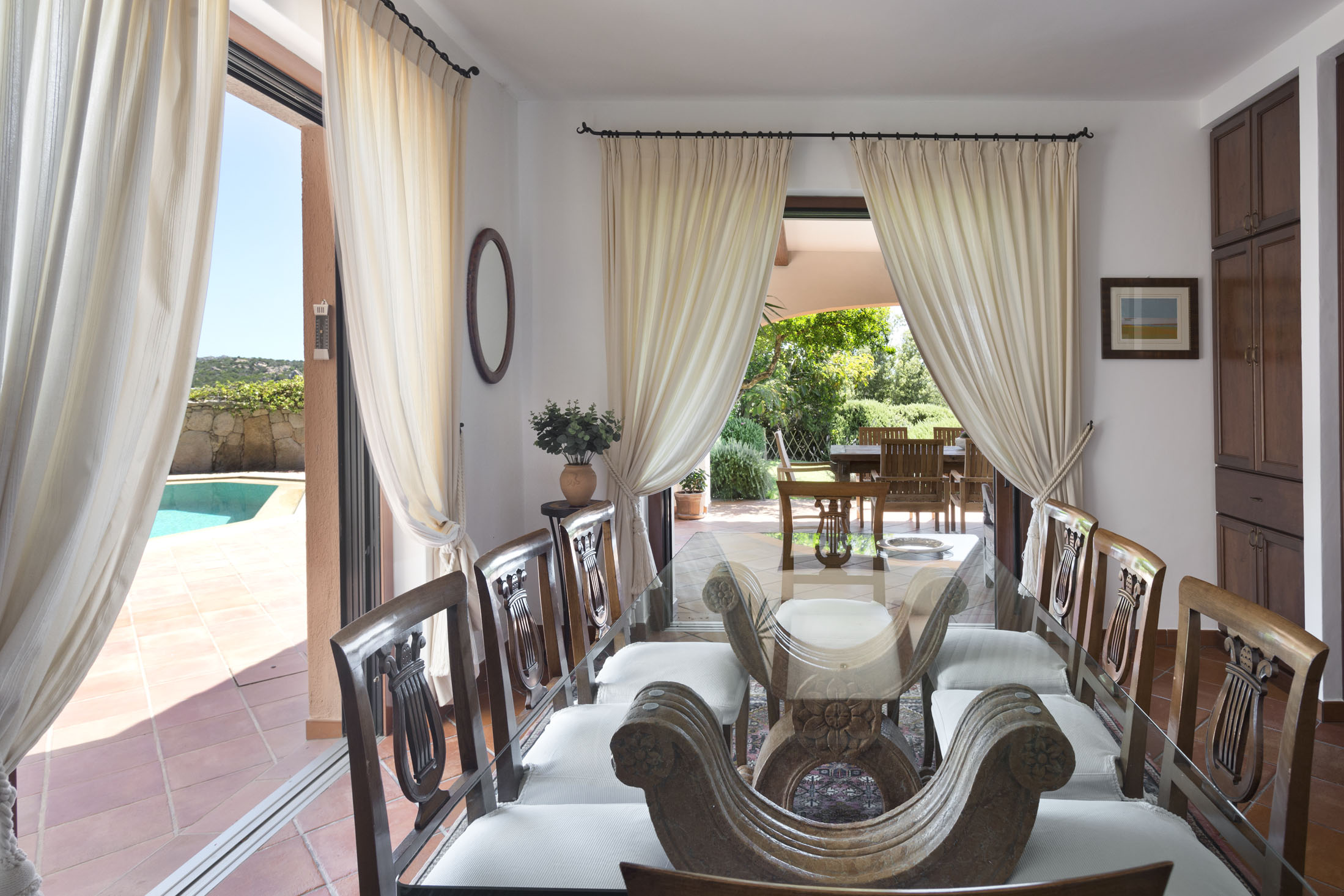 7 Bedroom Single Family Home/House's Image 4