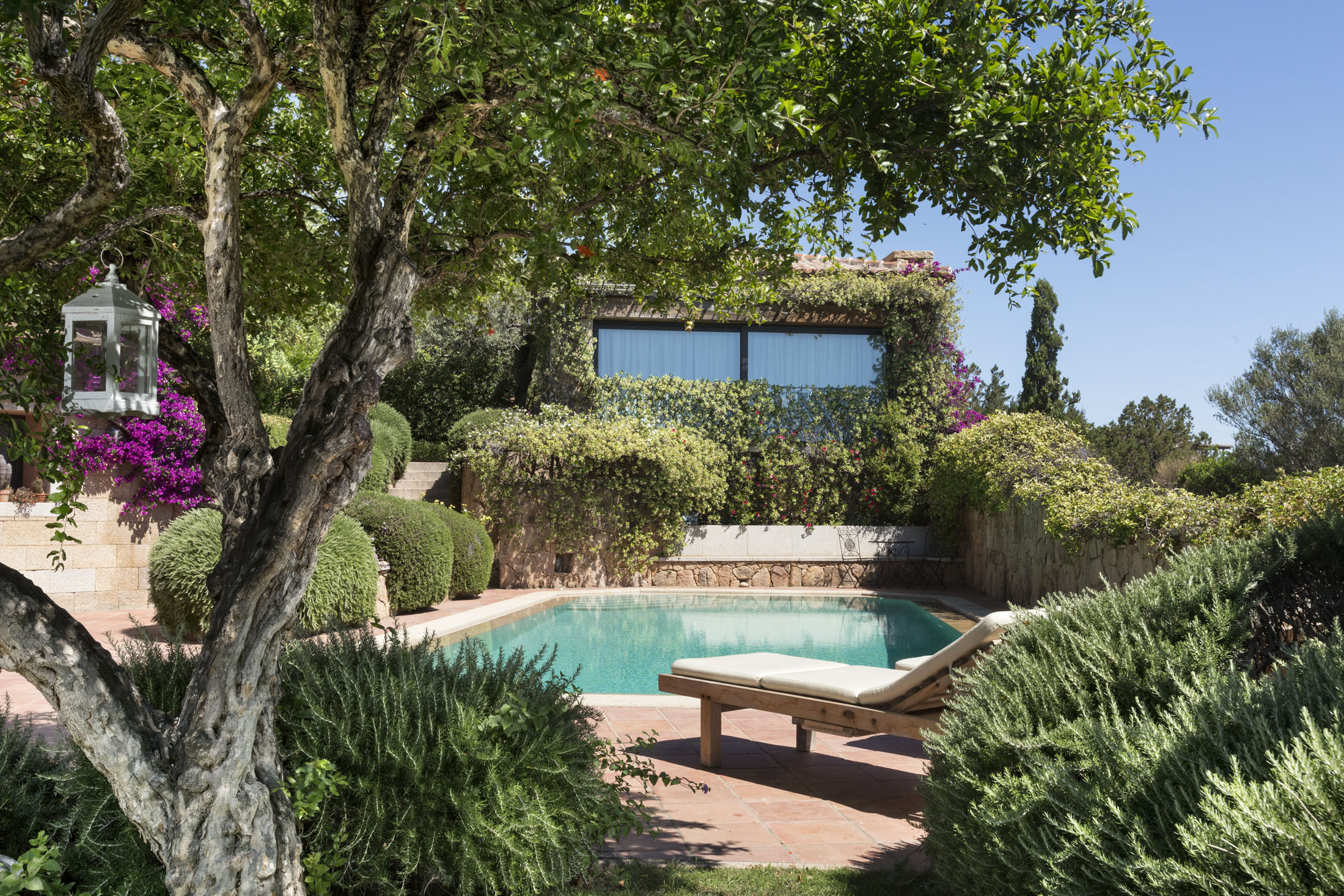 7 Bedroom Single Family Home/House's Image 6
