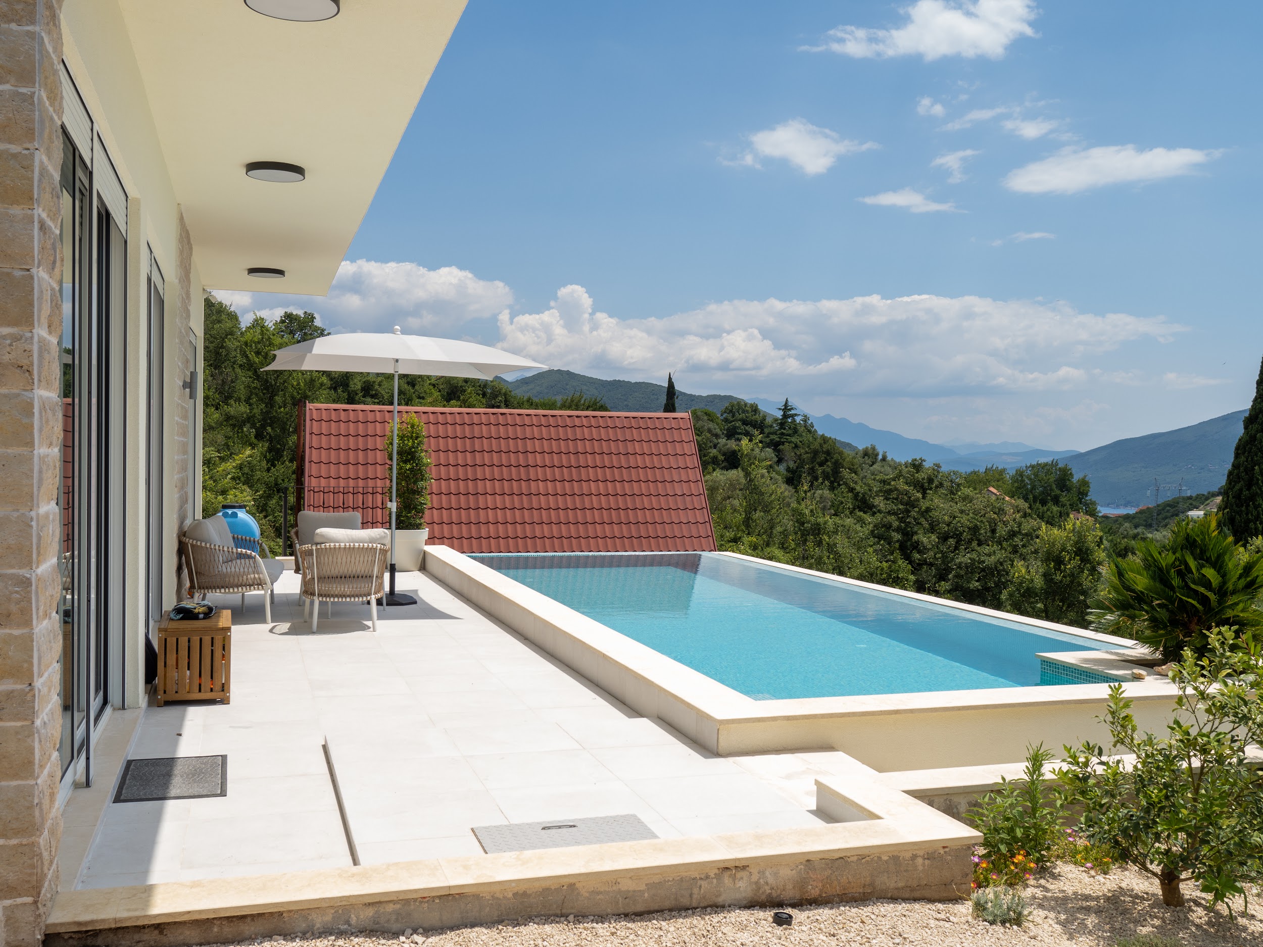 4 Bedroom Single Family Home/House's Image 3
