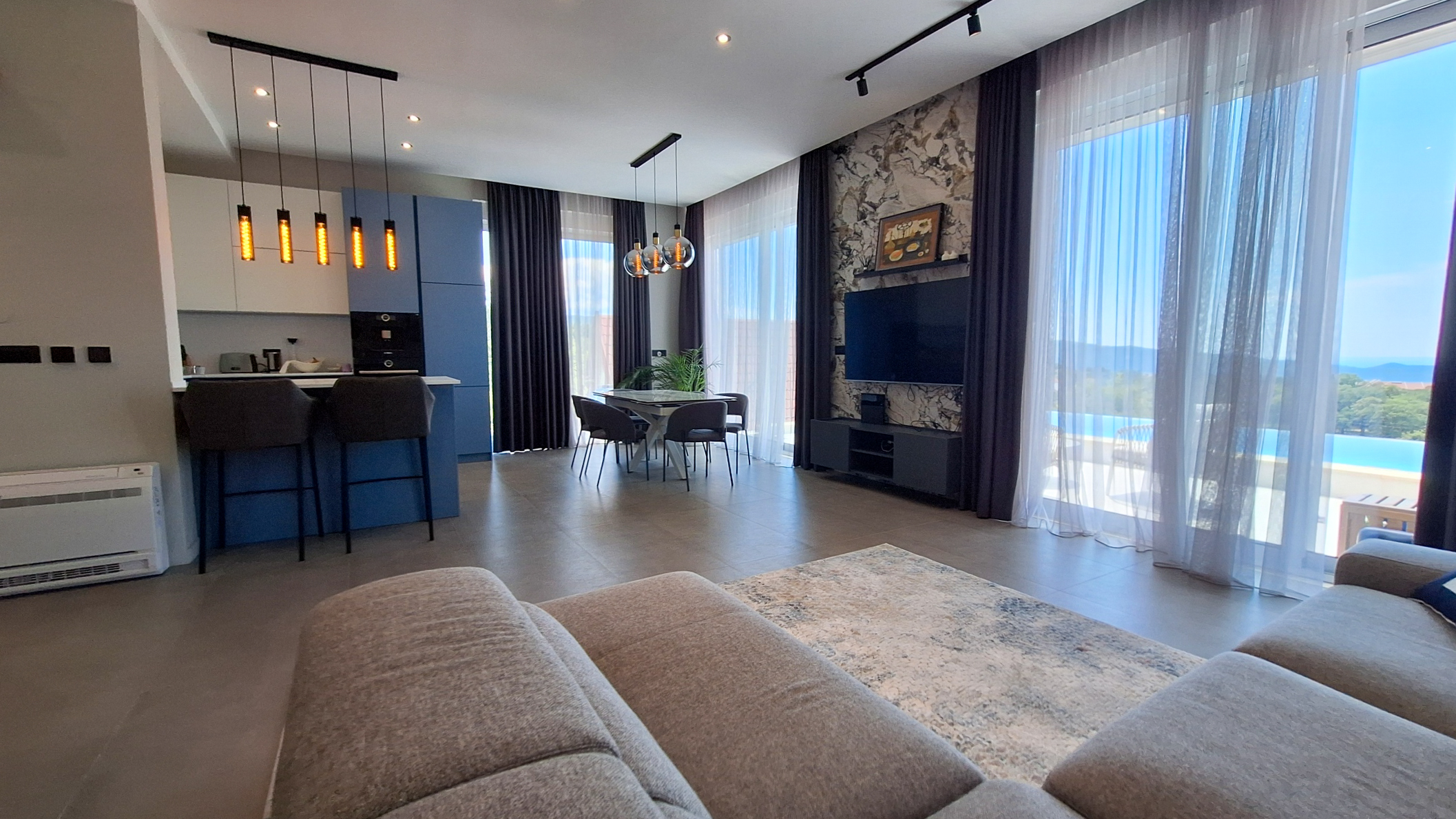 4 Bedroom Single Family Home/House's Image 4