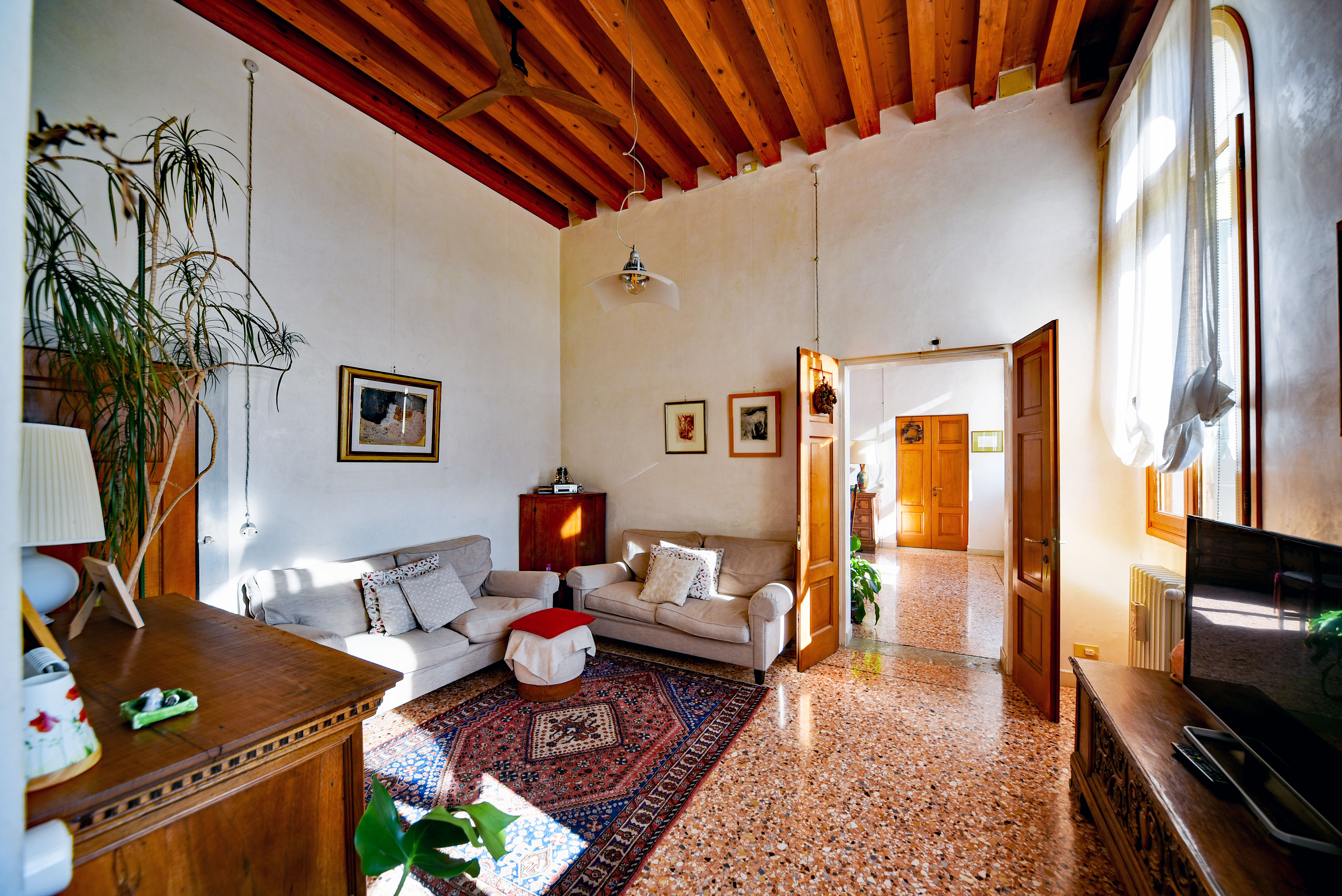 6 Bedroom Villa/Townhouse's Image 6