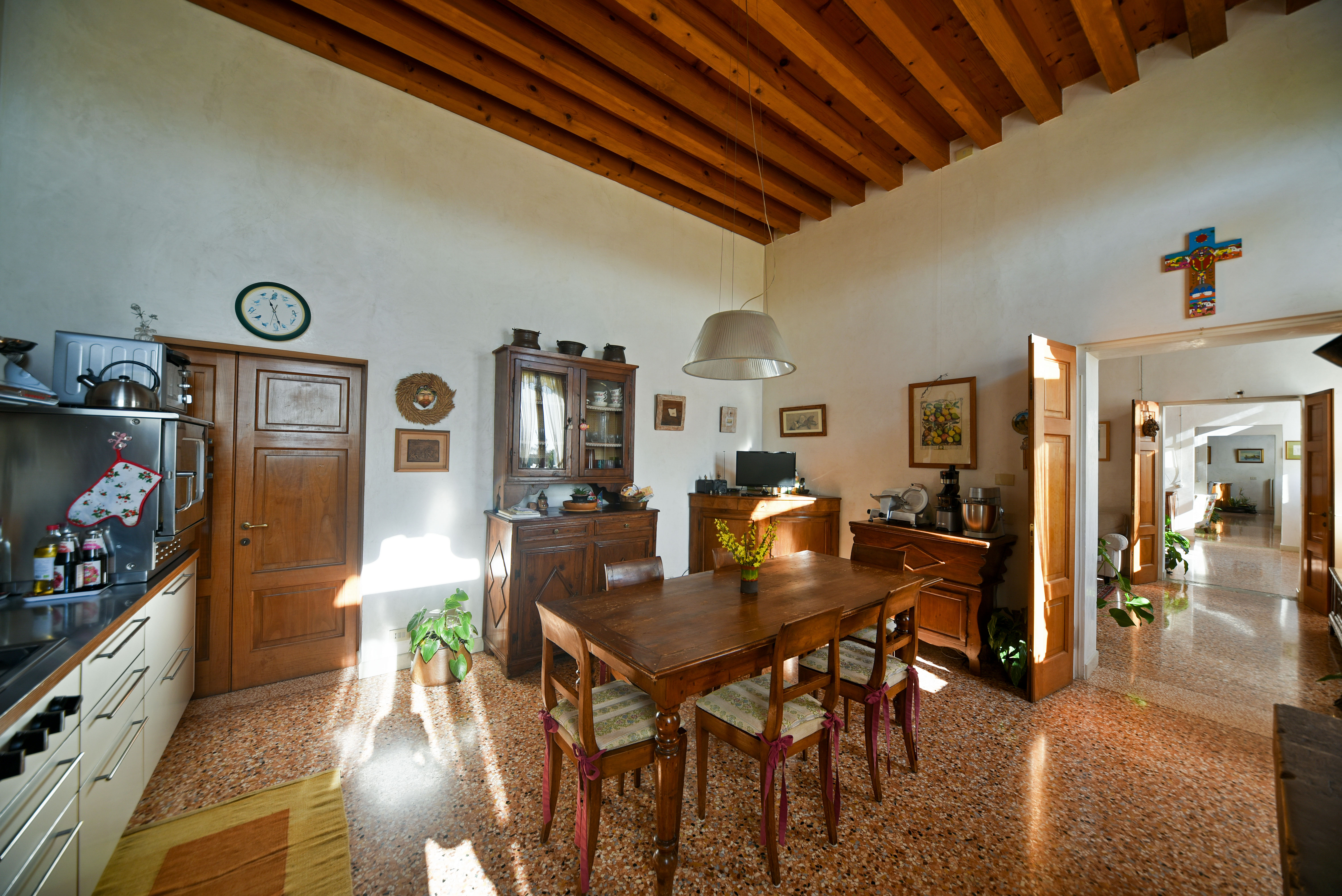 6 Bedroom Villa/Townhouse's Image 8