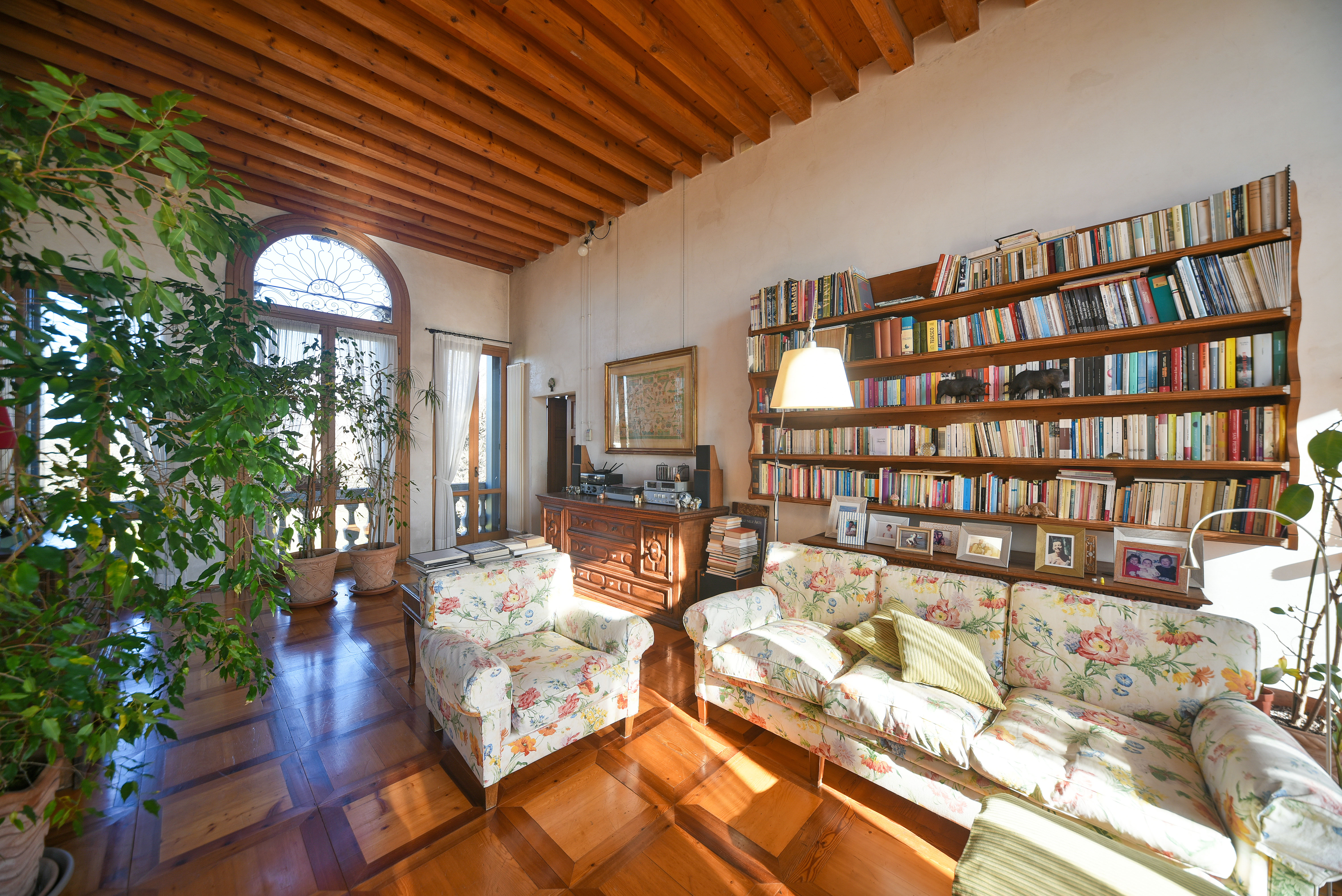 6 Bedroom Villa/Townhouse's Image 4