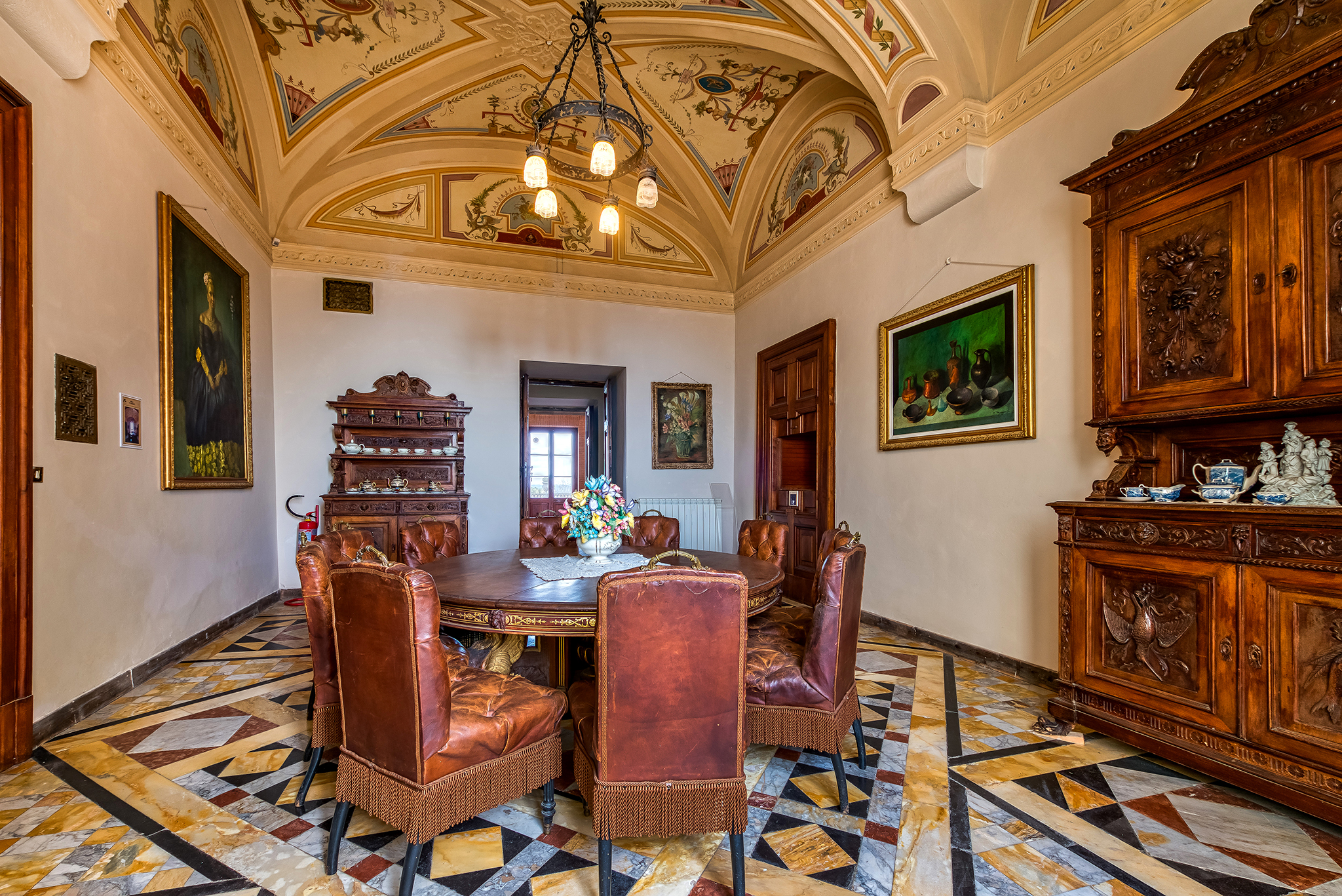 35 Bedroom Chateau's Image 11