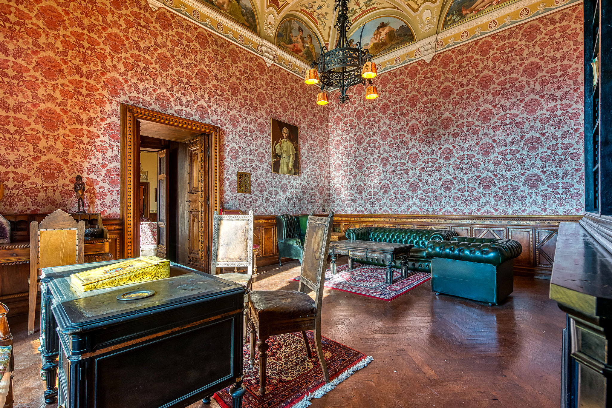 35 Bedroom Chateau's Image 22