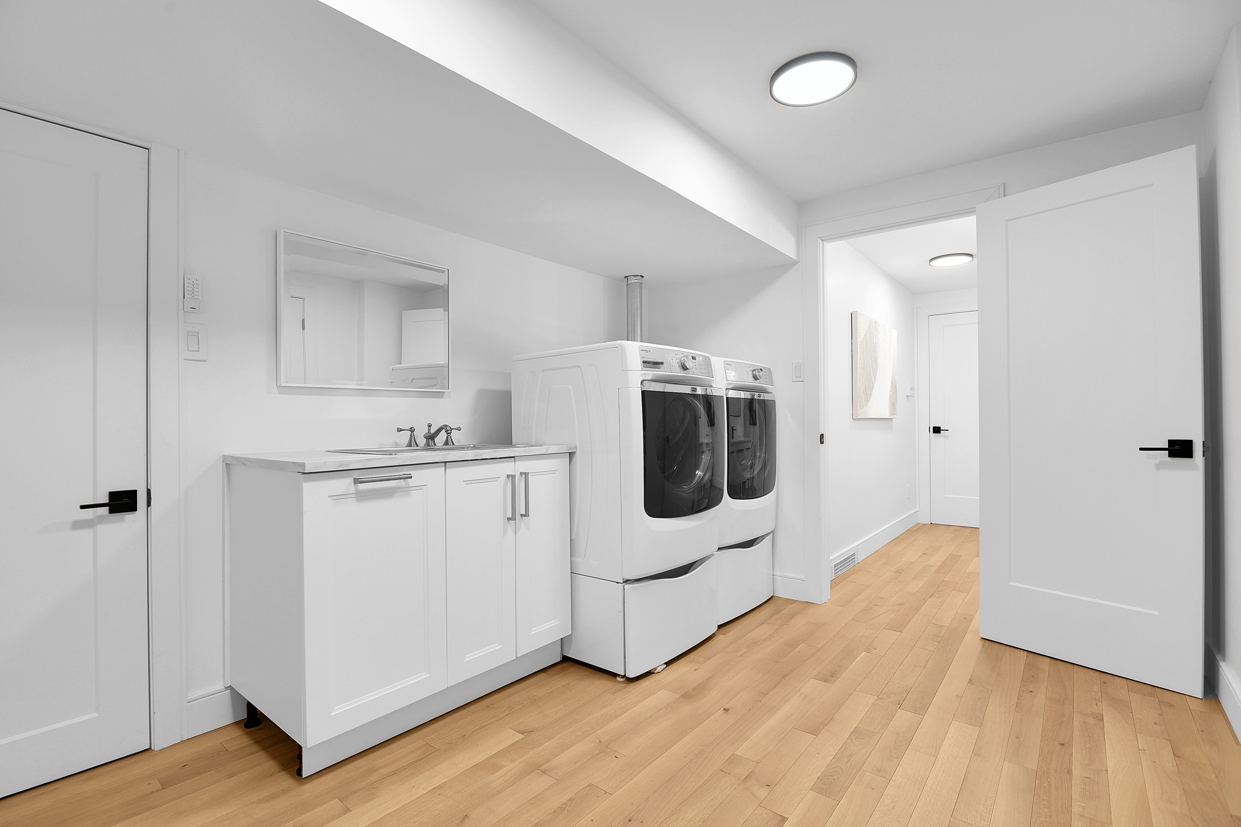 6 Bedroom Single Family Home/House's Image 26