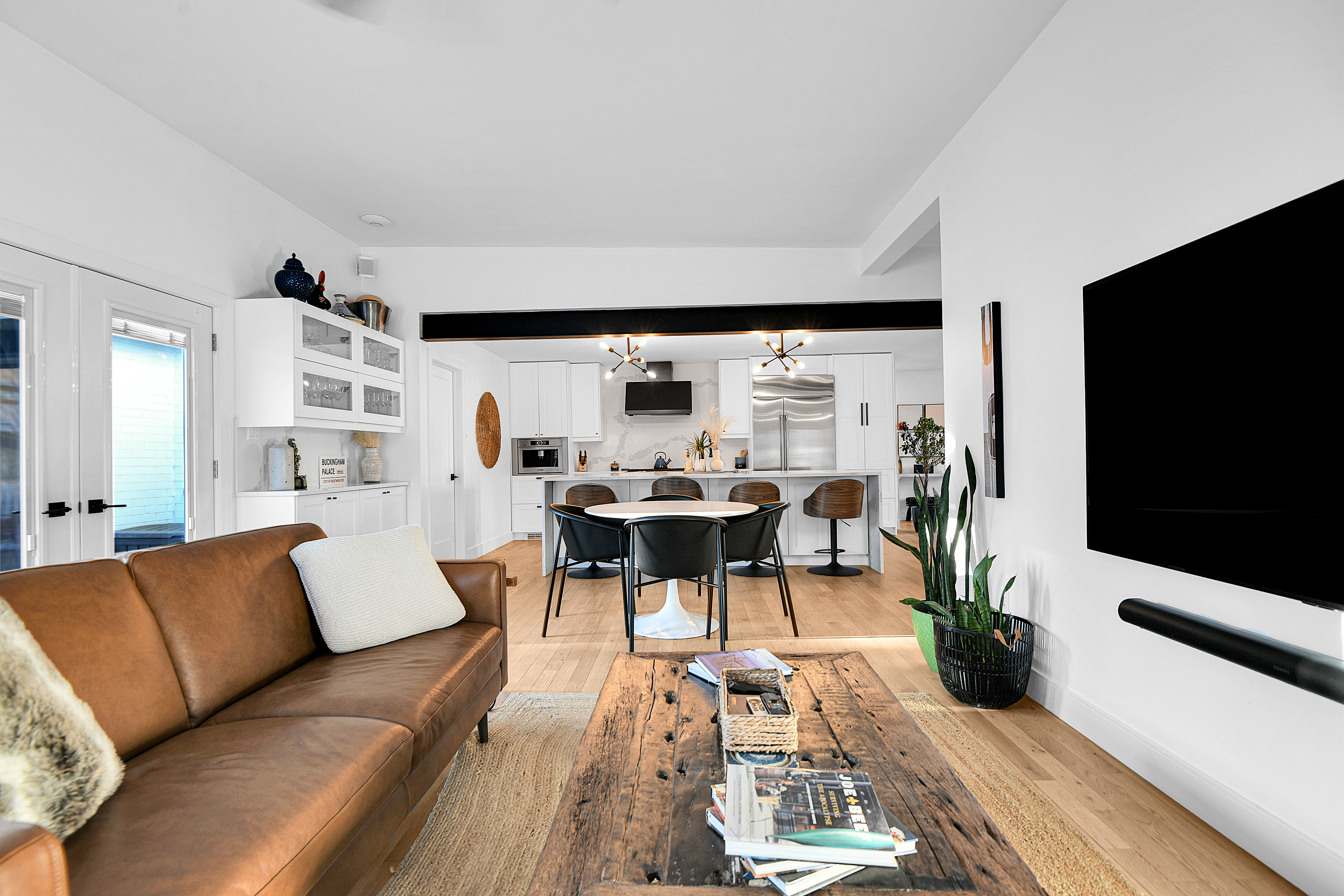 6 Bedroom Single Family Home/House's Image 37