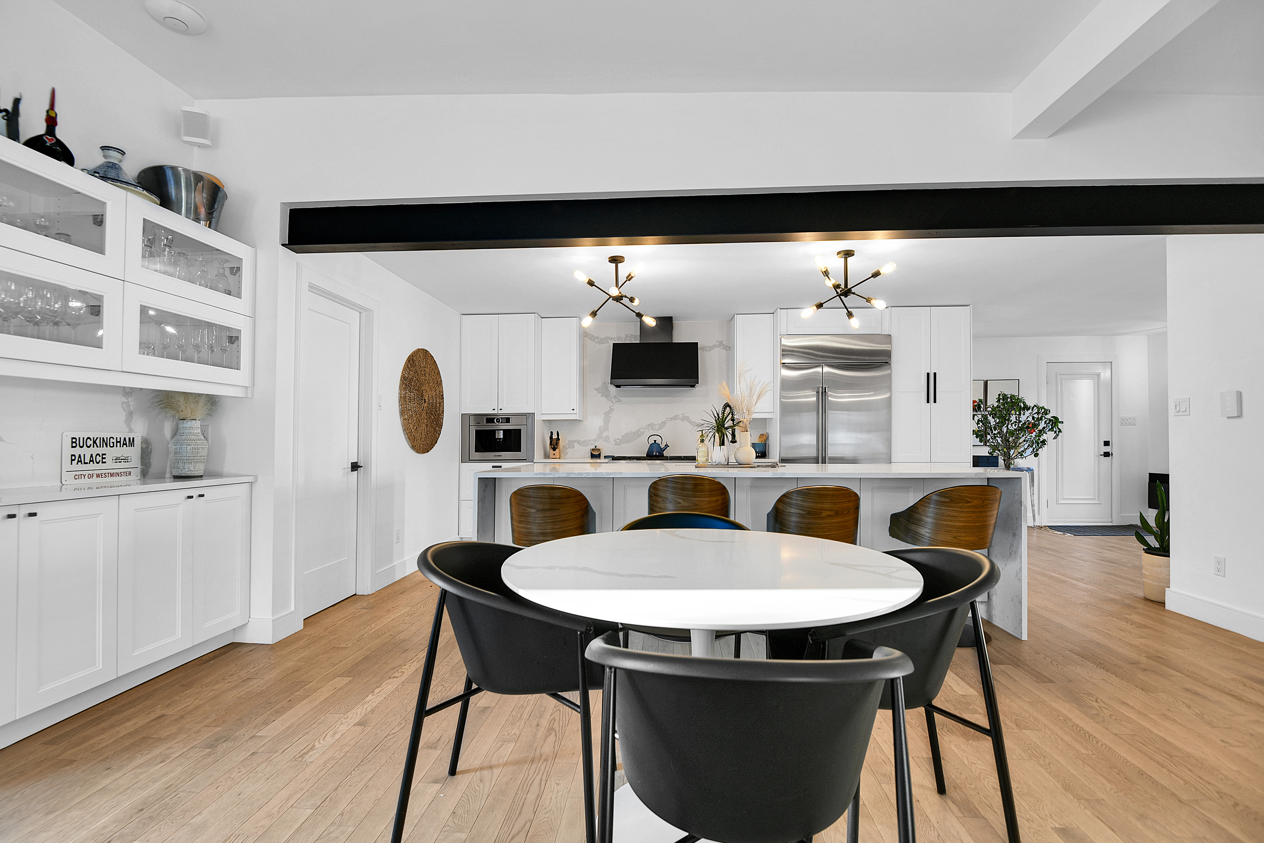 6 Bedroom Single Family Home/House's Image 17