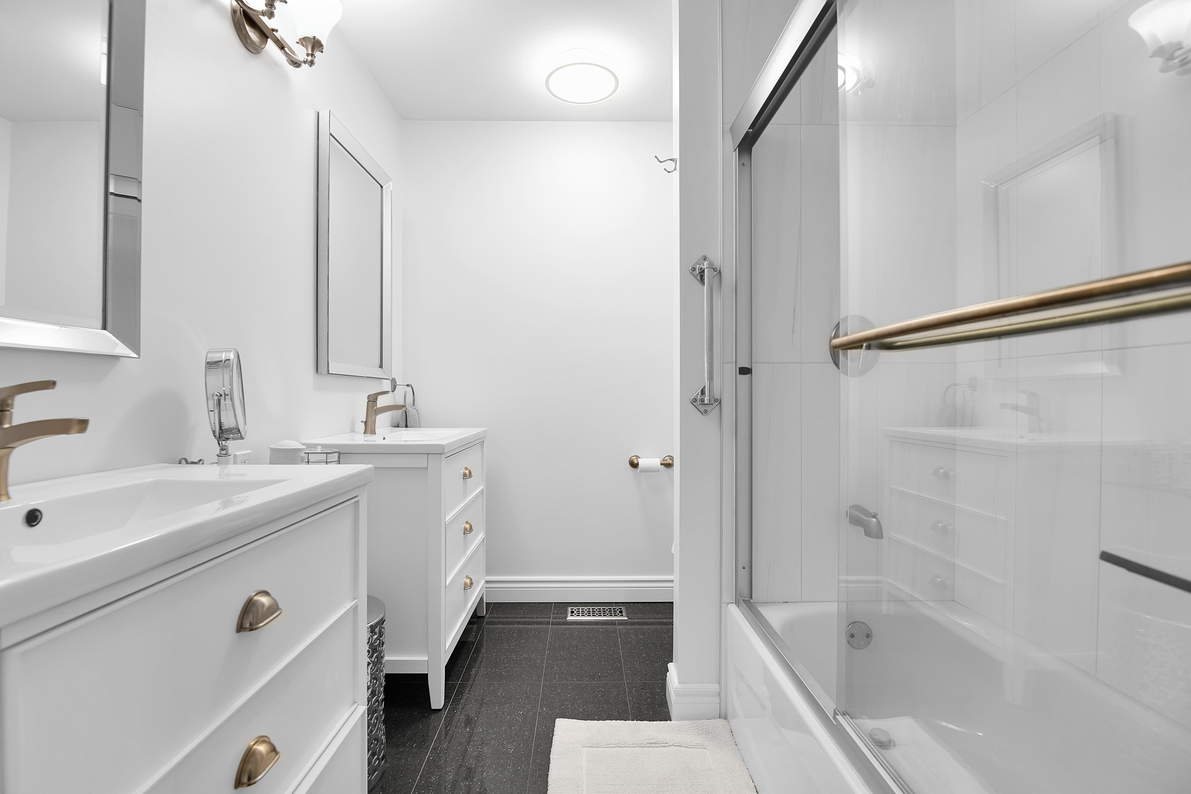 6 Bedroom Single Family Home/House's Image 23