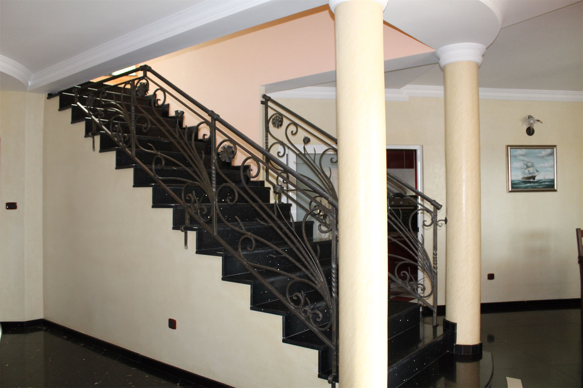 7 Bedroom Villa/Townhouse's Image 3