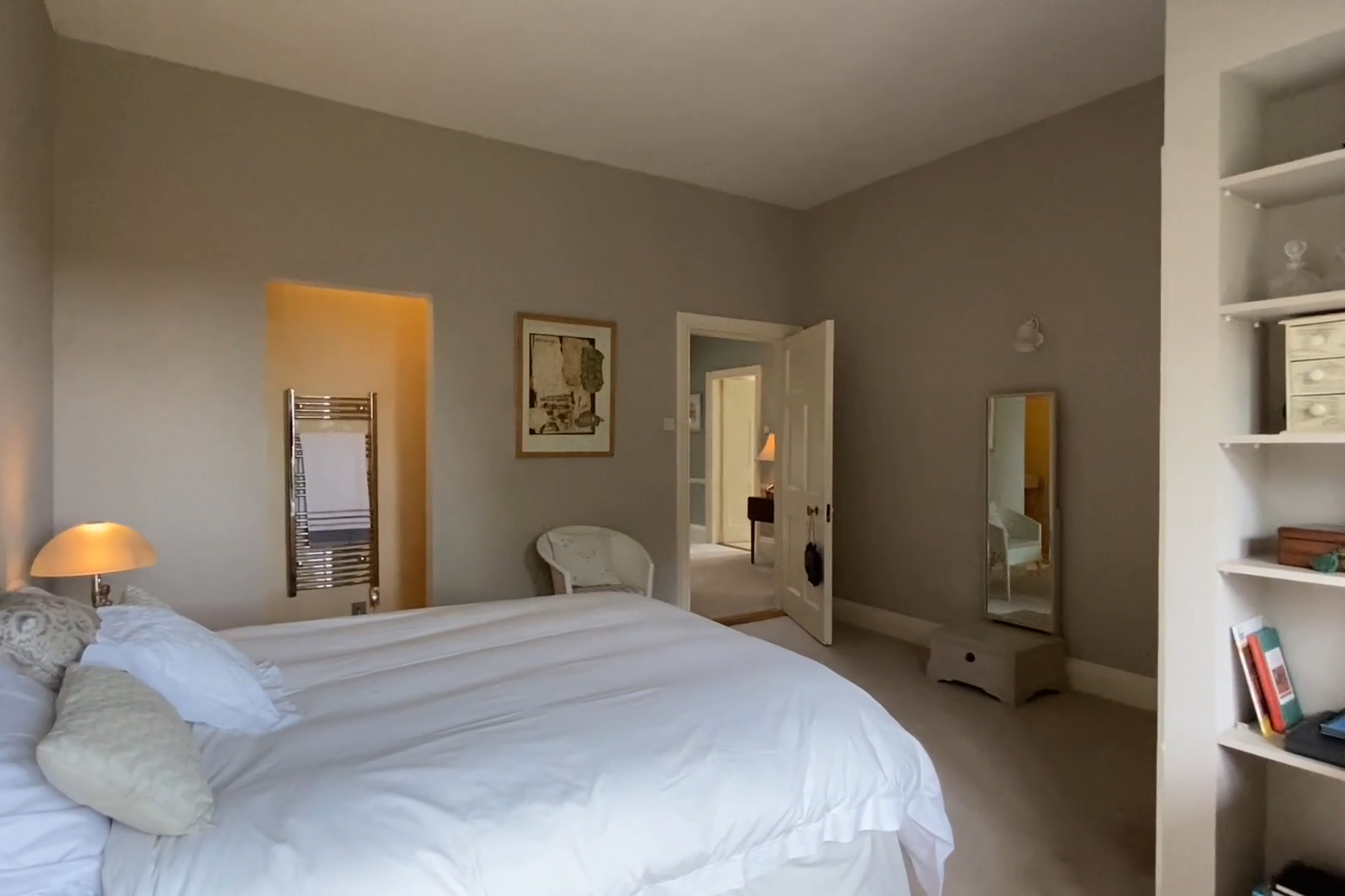6 Bedroom Single Family Home/House's Image 12
