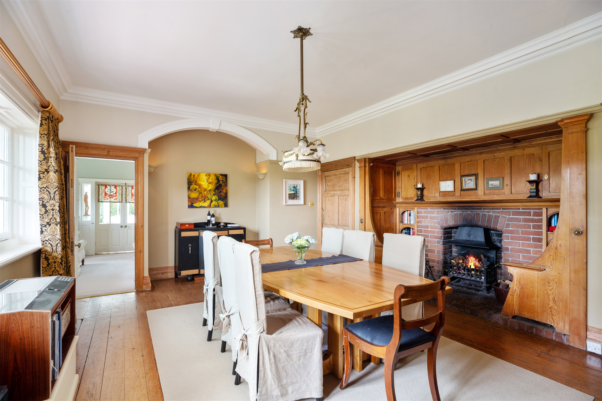6 Bedroom Single Family Home/House's Image 7