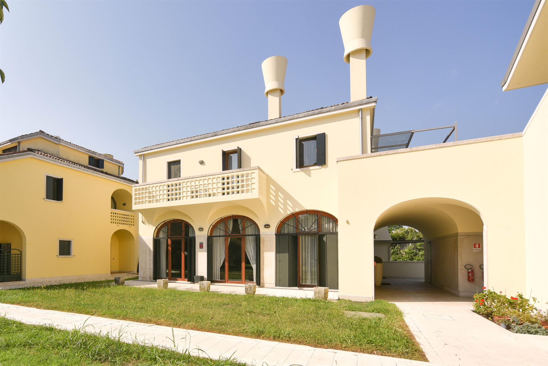 5 Bedroom Villa/Townhouse's Image 17