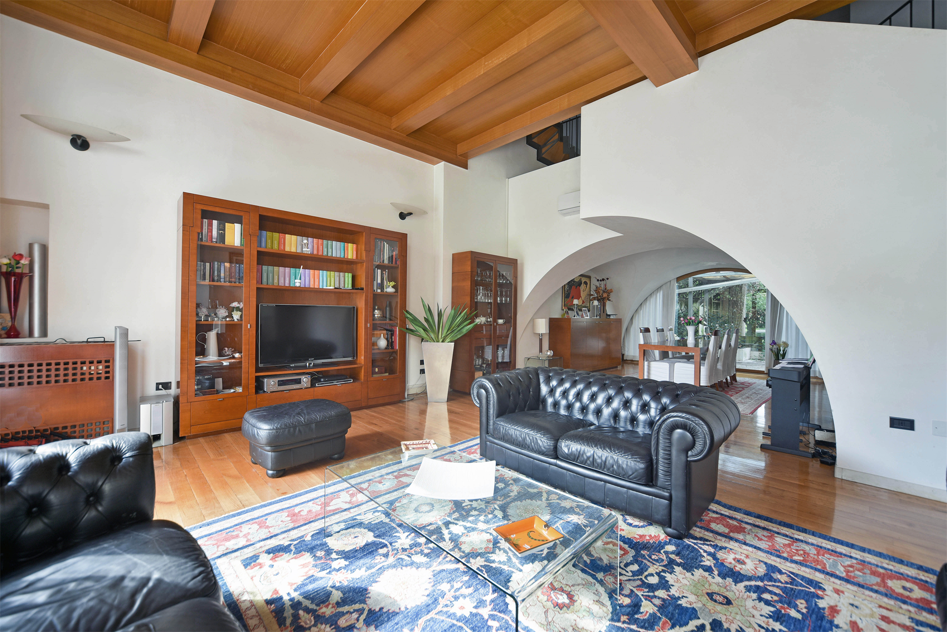 5 Bedroom Villa/Townhouse's Image 3