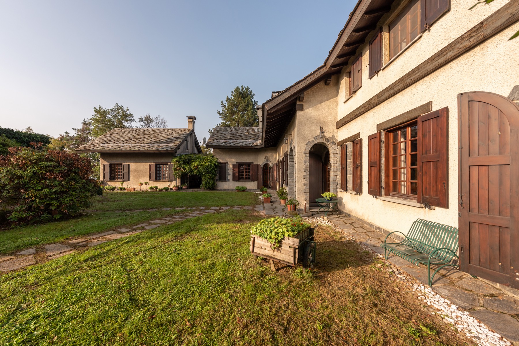 10 Bedroom Villa/Townhouse's Image 3