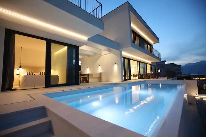 9 Bedroom Villa/Townhouse's Image 27