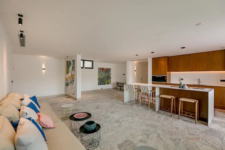 9 Bedroom Villa/Townhouse's Image 8