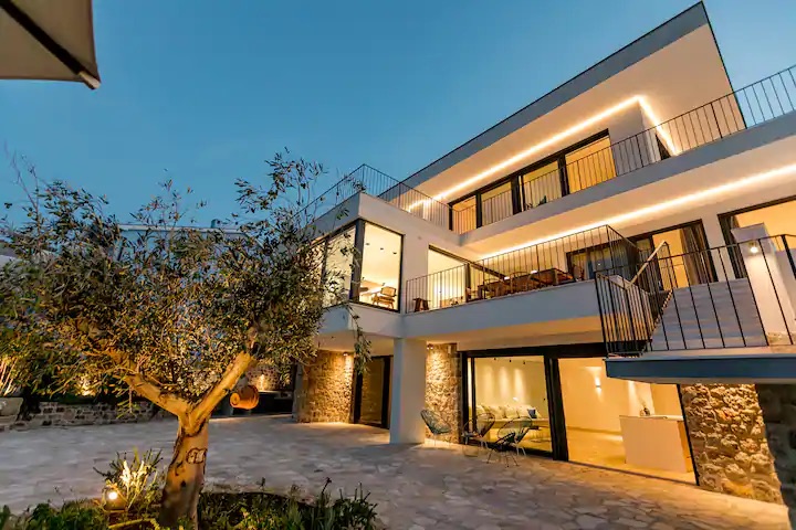 9 Bedroom Villa/Townhouse's Image 24
