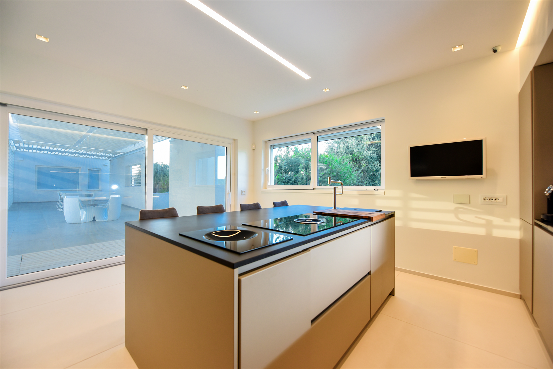 8 Bedroom Villa/Townhouse's Image 10