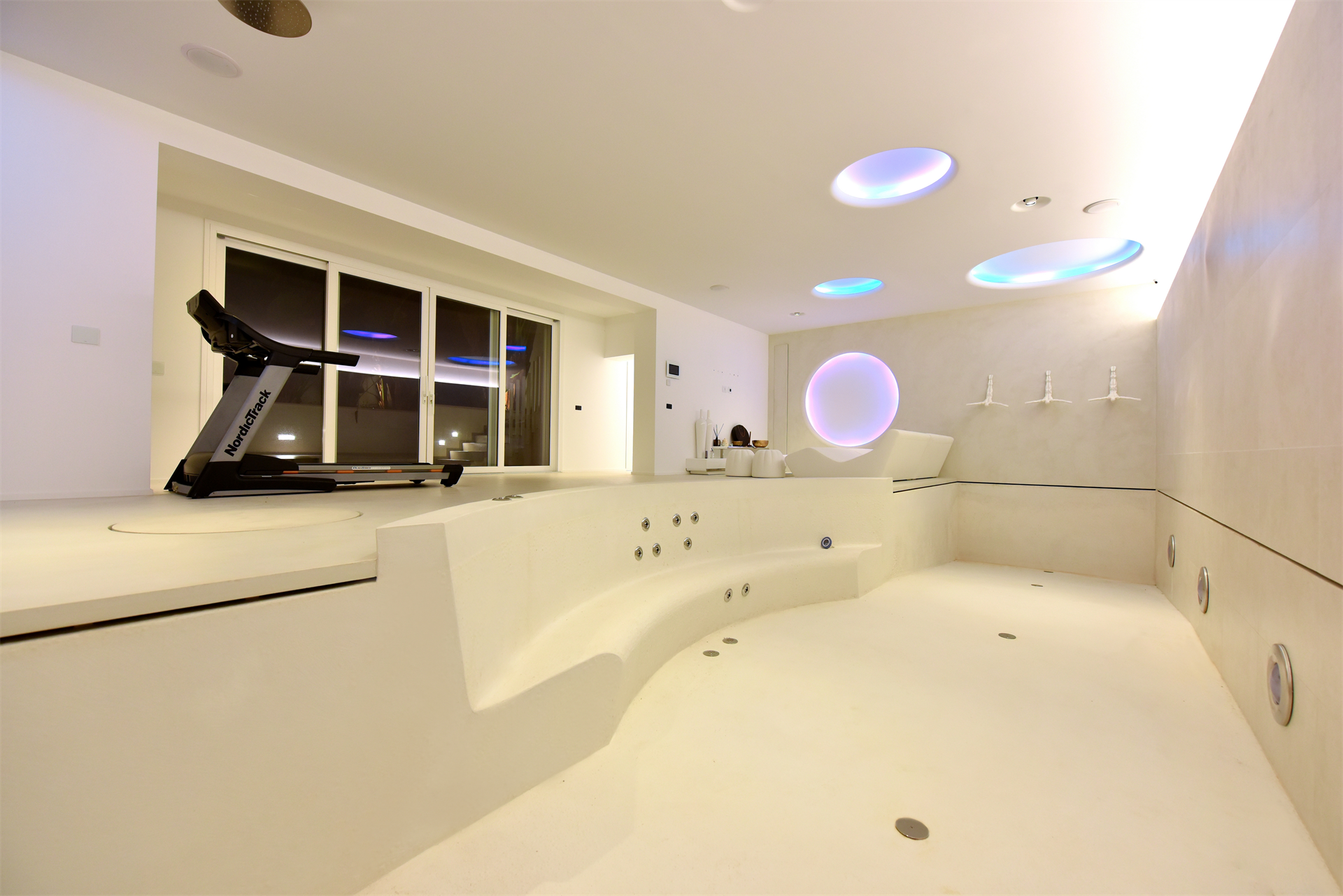8 Bedroom Villa/Townhouse's Image 26