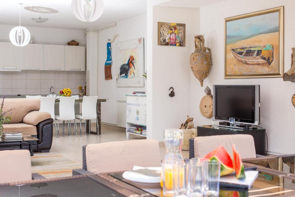 4 Bedroom Villa/Townhouse's Image 9