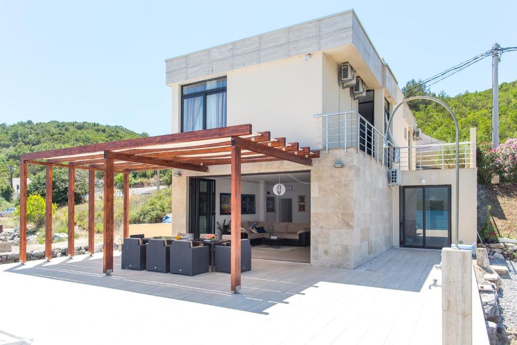4 Bedroom Villa/Townhouse's Image 3
