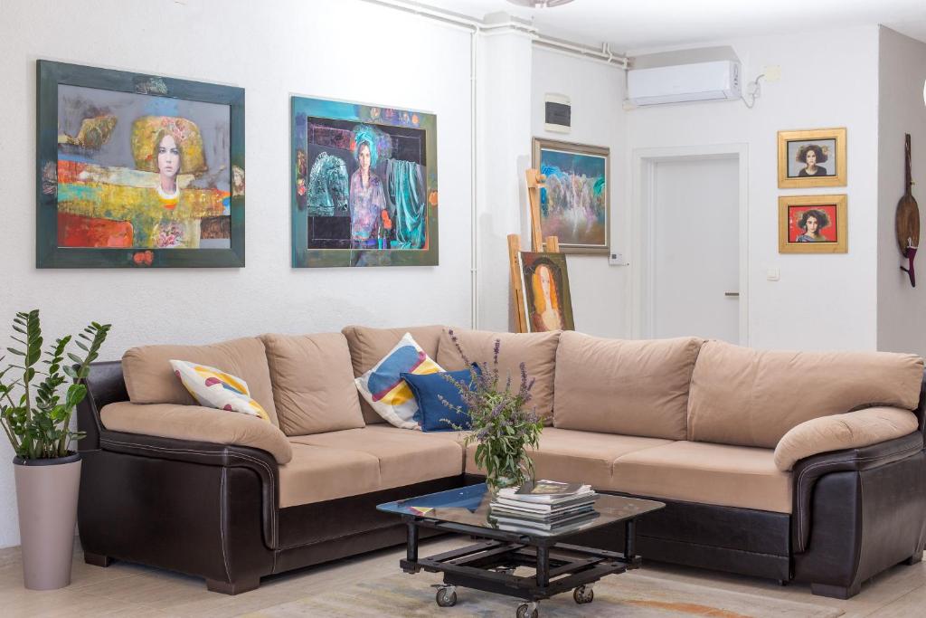 4 Bedroom Villa/Townhouse's Image 10
