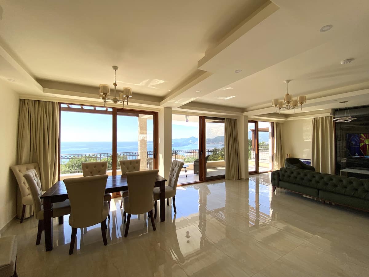 4 Bedroom Villa/Townhouse's Image 9