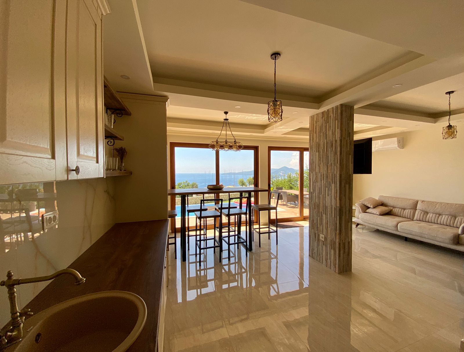 4 Bedroom Villa/Townhouse's Image 5