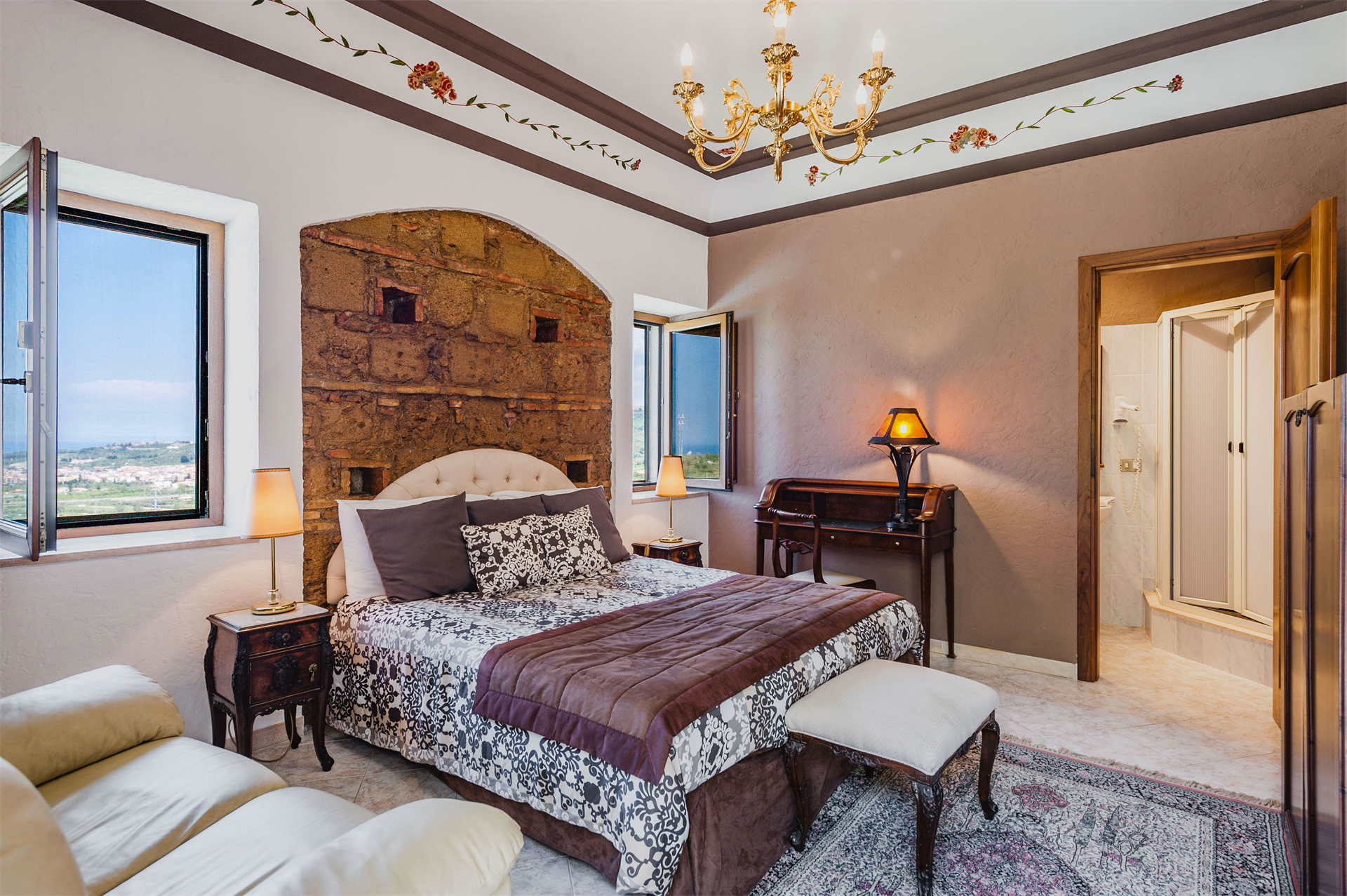 20 Bedroom Villa/Townhouse's Image 8