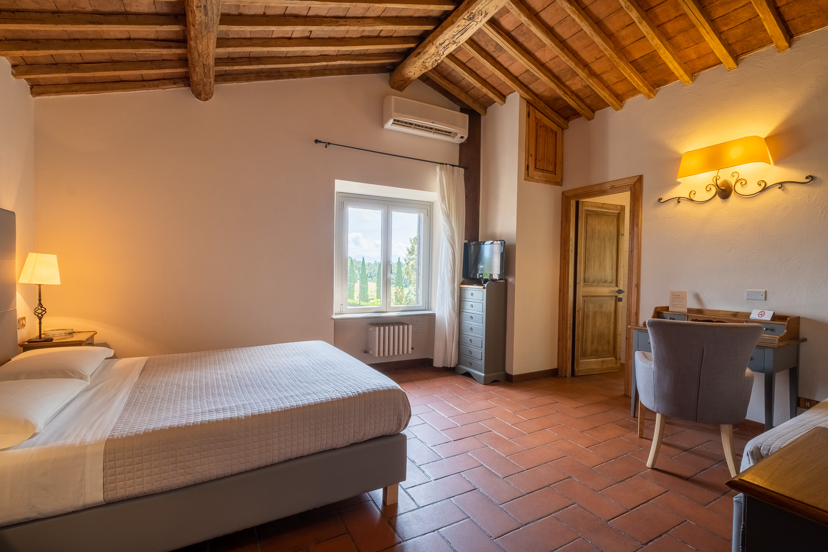 12 Bedroom Estate's Image 21