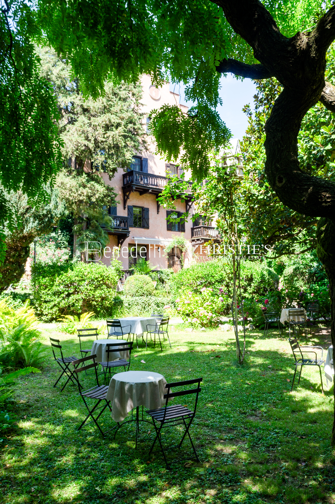 8 Bedroom Chateau's Image 12