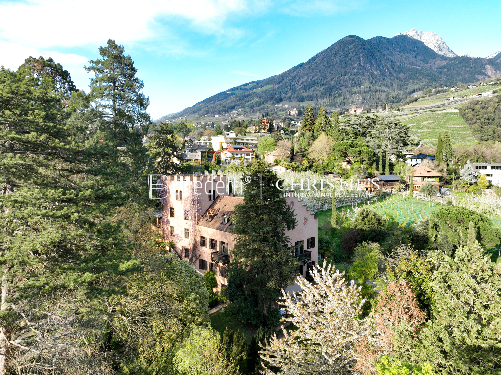 8 Bedroom Chateau's Image 14