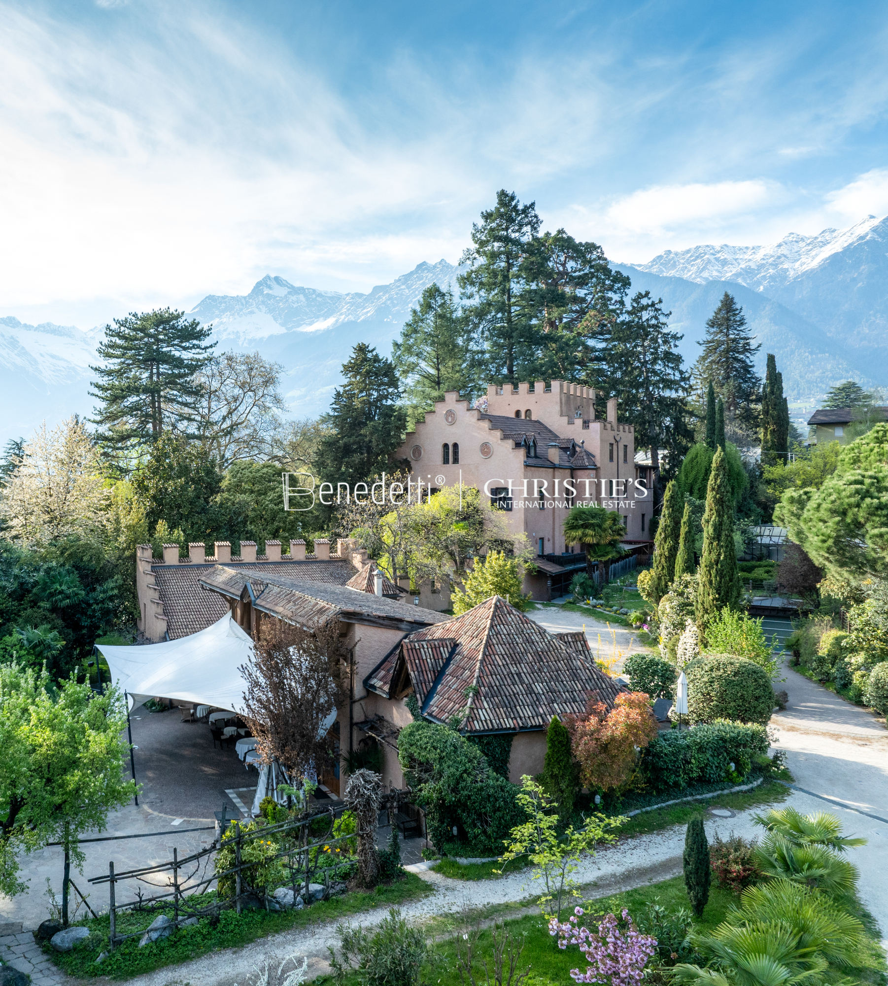 8 Bedroom Chateau's Image 10