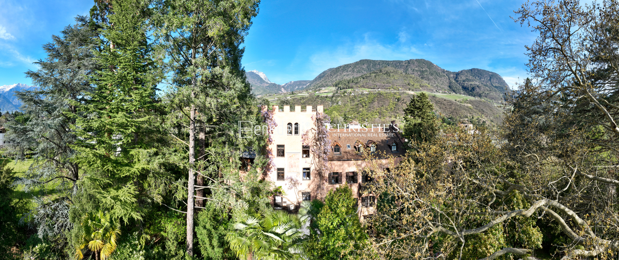 8 Bedroom Chateau's Image 3