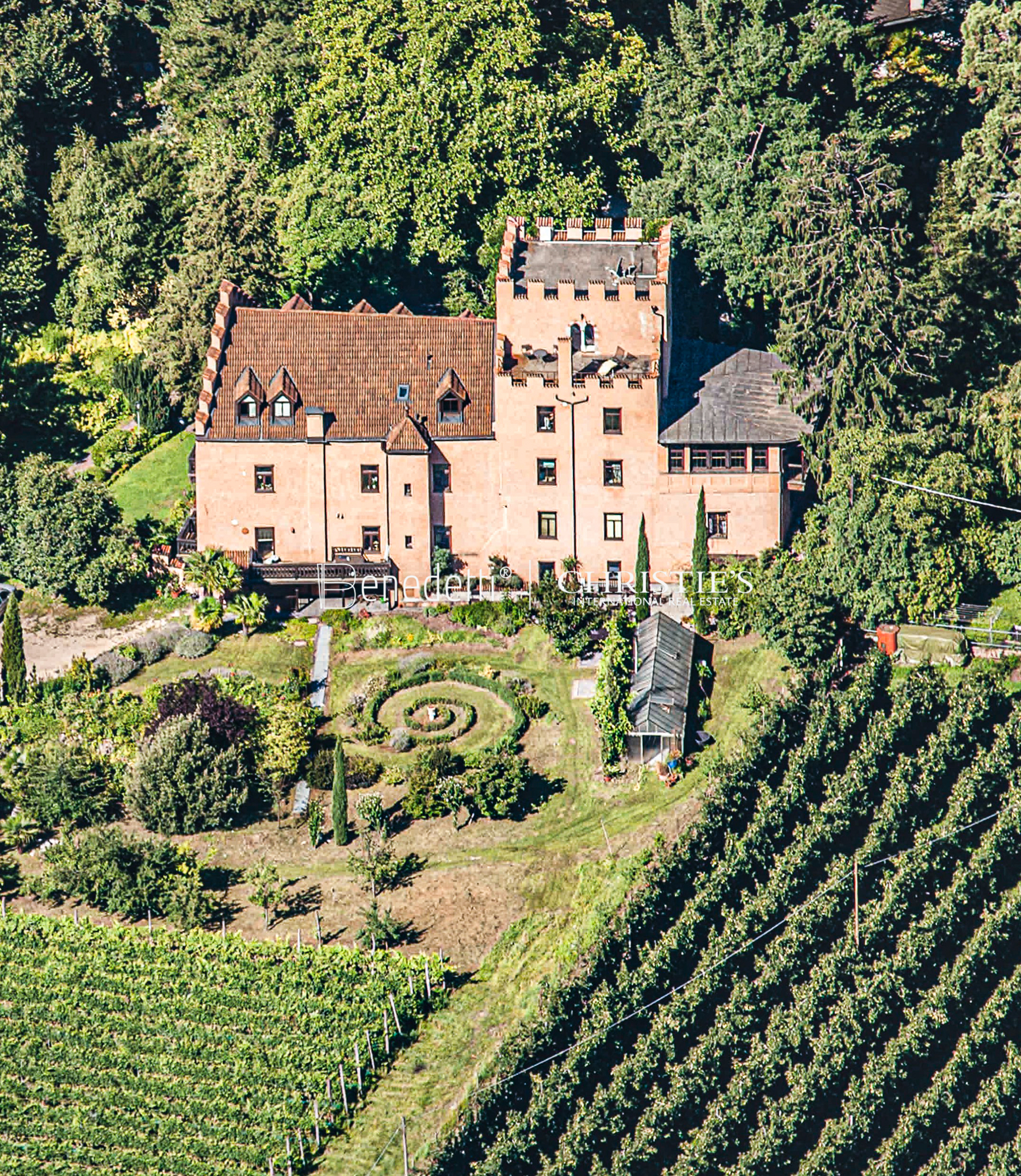 8 Bedroom Chateau's Image 8