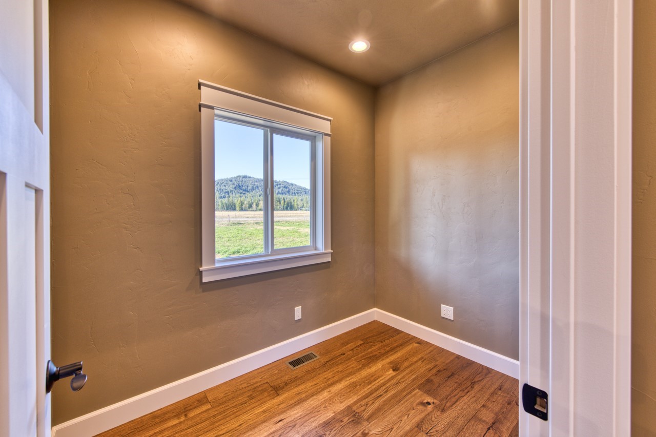3 Bedroom Single Family Home/House's Image 14