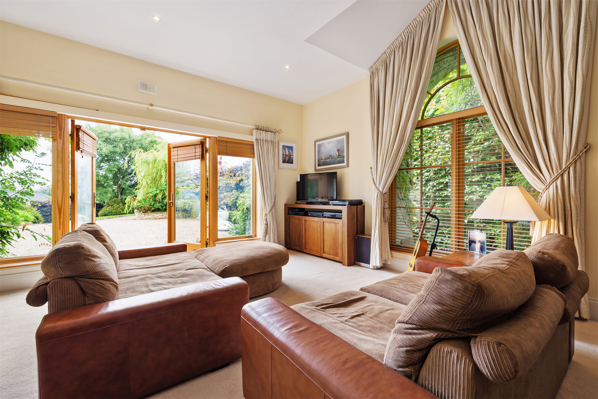 5 Bedroom Single Family Home/House's Image 3